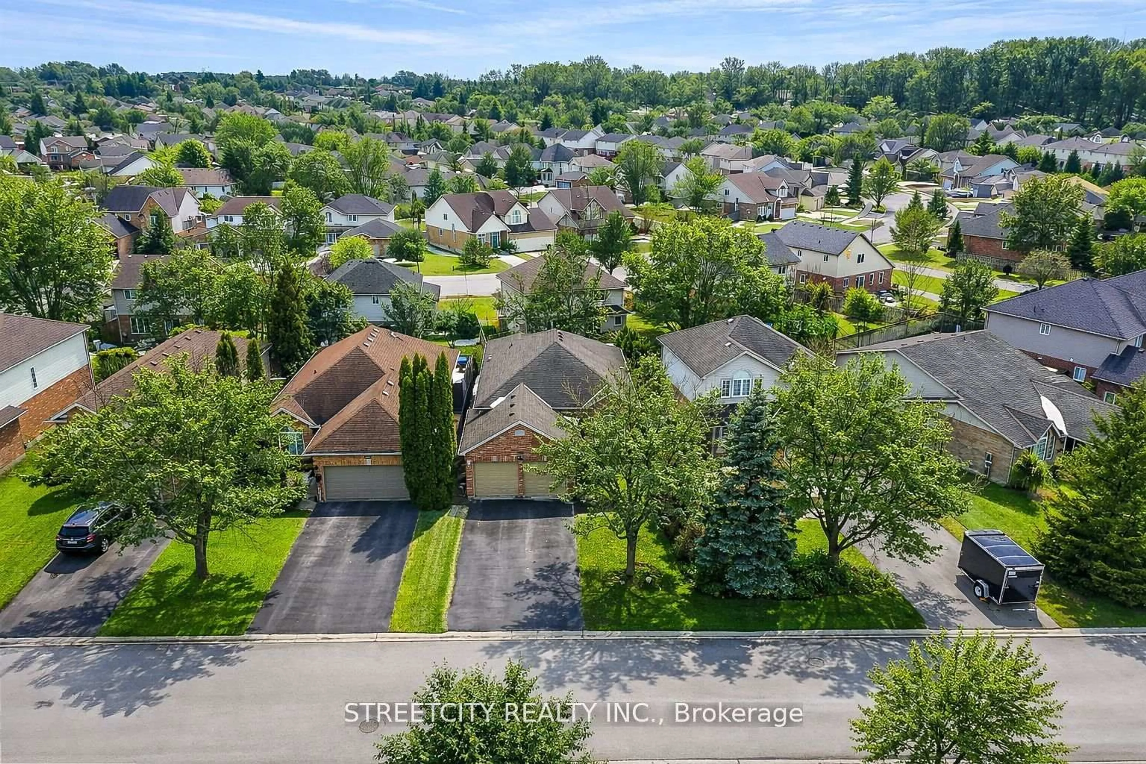 A pic from outside/outdoor area/front of a property/back of a property/a pic from drone, street for 126 Meadowridge Rd, London North Ontario N6H 5N6