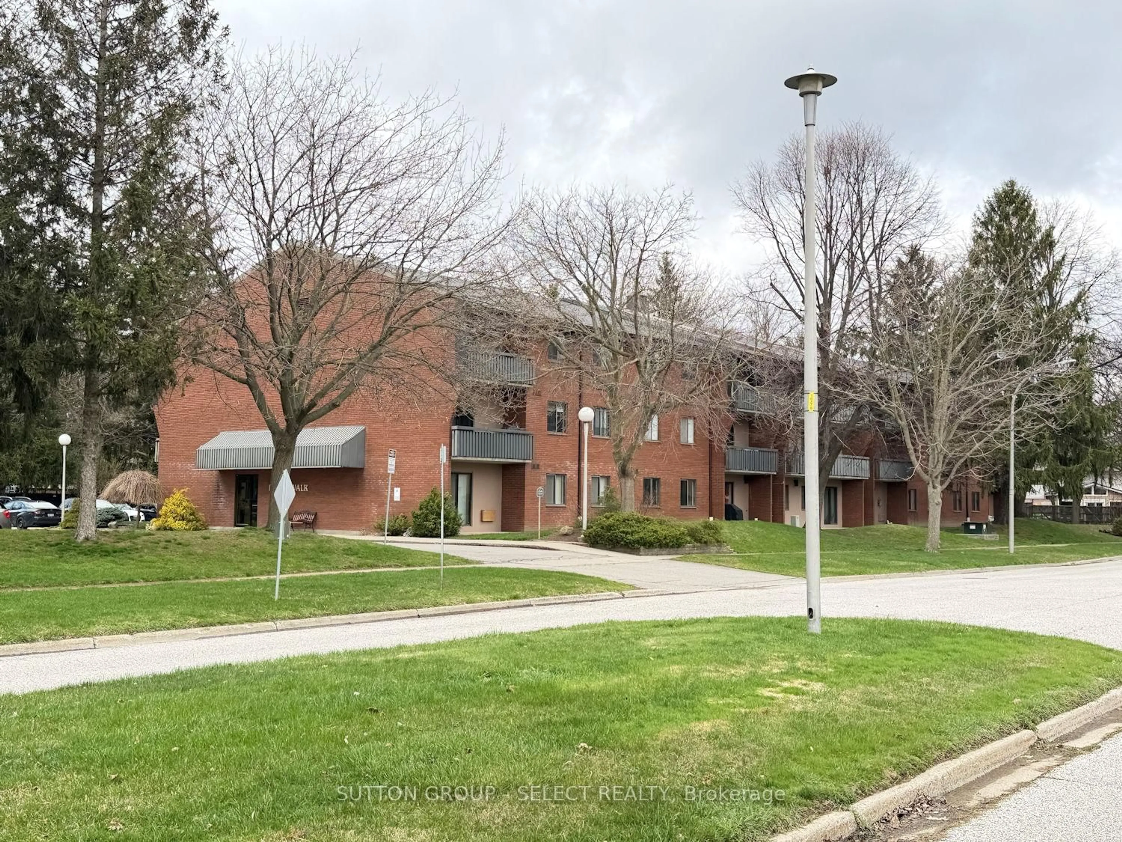 A pic from outside/outdoor area/front of a property/back of a property/a pic from drone, unknown for 202 Campus Pkwy #309, Chatham-Kent Ontario N7L 4Y4
