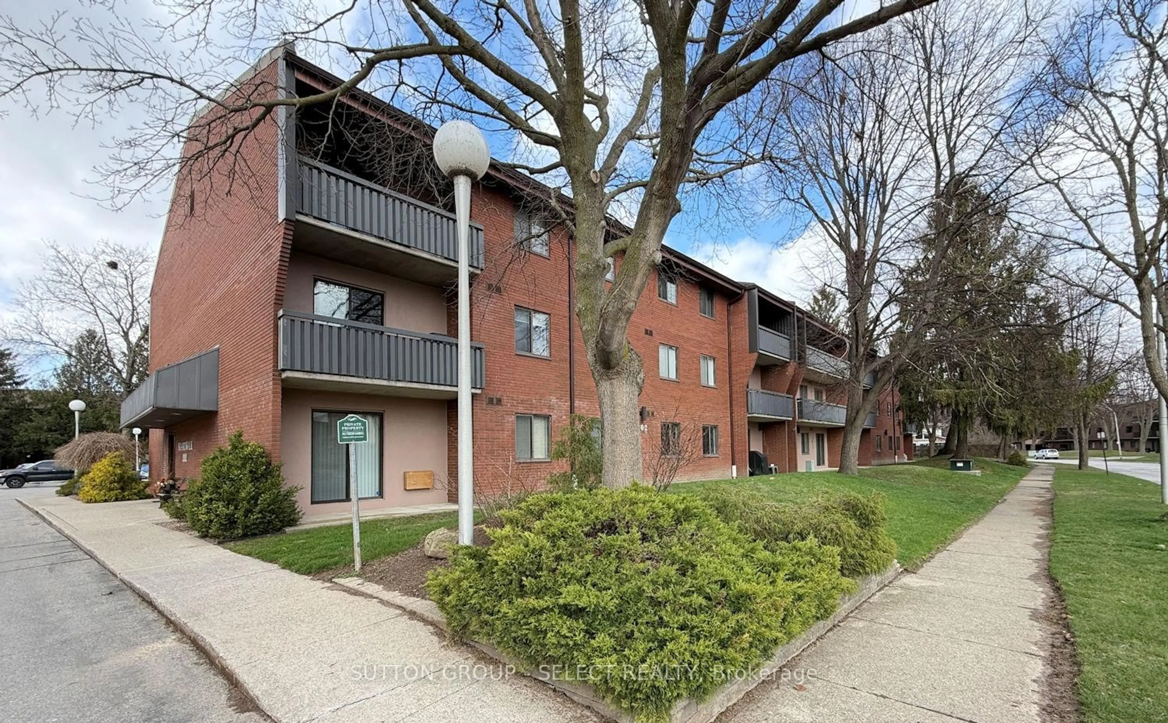 Patio, street for 202 Campus Pkwy #309, Chatham-Kent Ontario N7L 4Y4