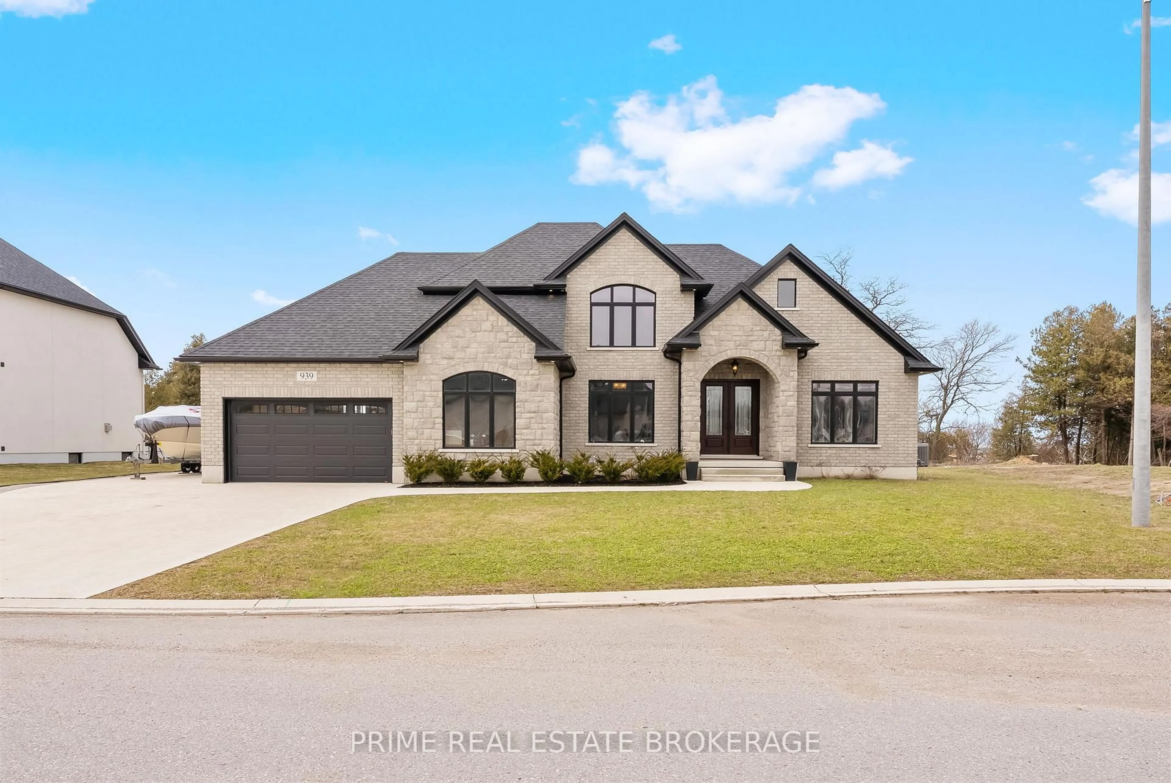 Home with brick exterior material, street for 939 Bogdanovic Way, Huron-Kinloss Ontario N2Z 0H4