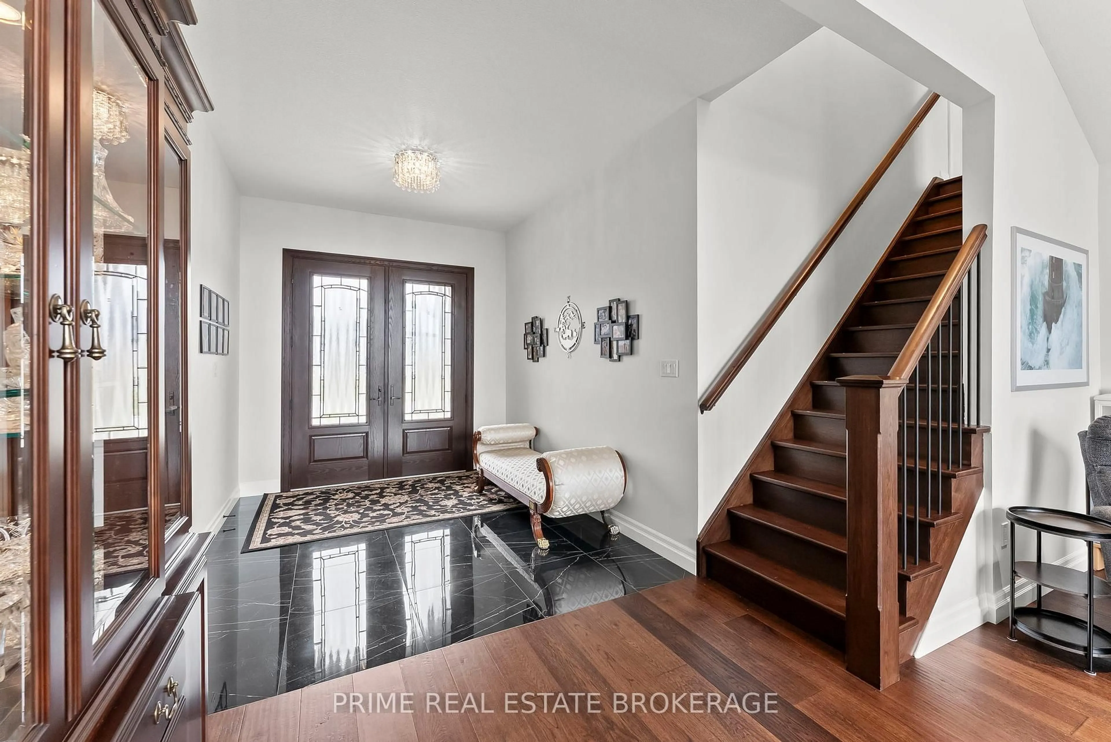 Indoor entryway for 939 Bogdanovic Way, Huron-Kinloss Ontario N2Z 0H4