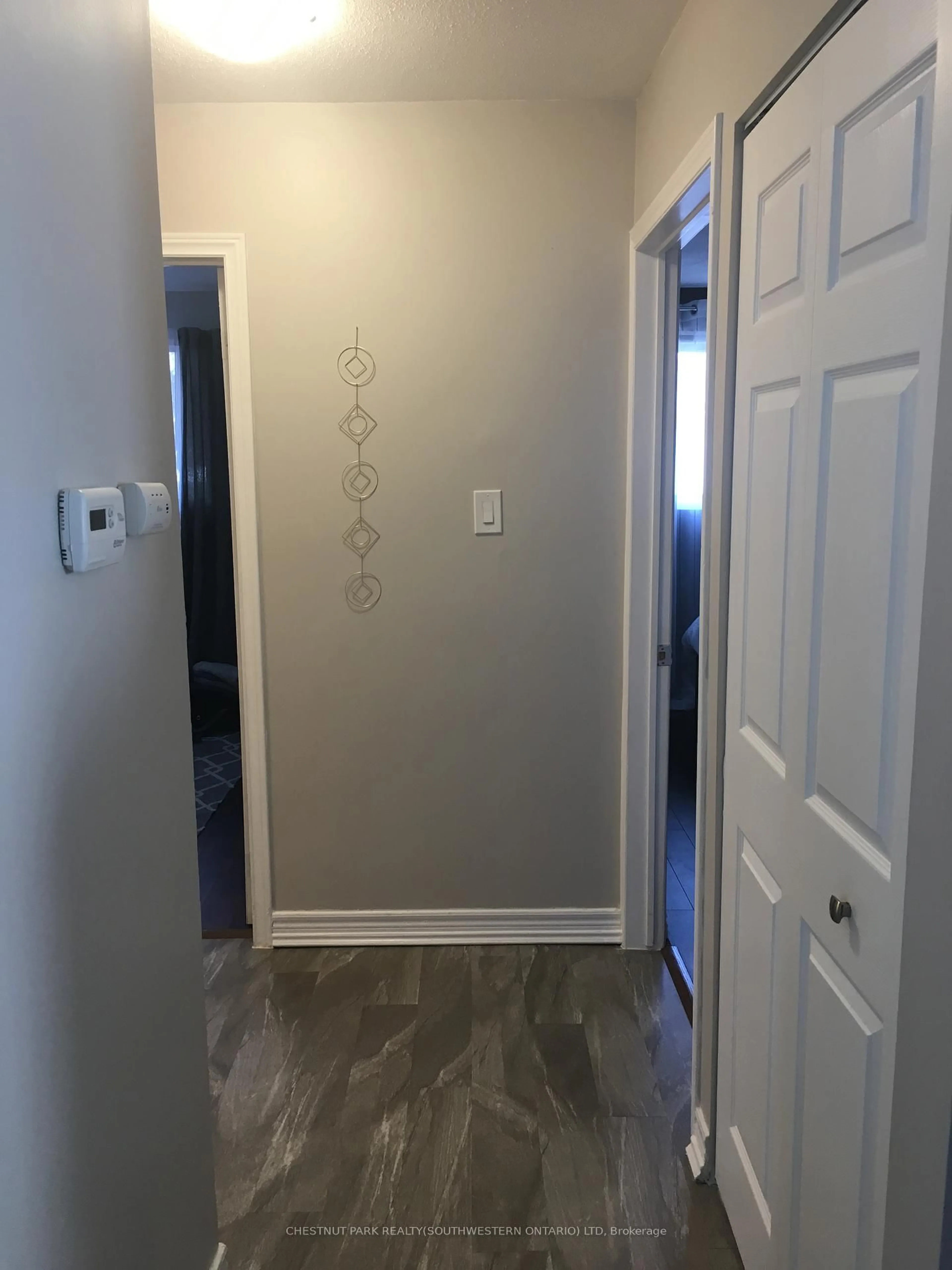 Indoor entryway for 148 Green Valley Dr, Kitchener Ontario N2P 1C4