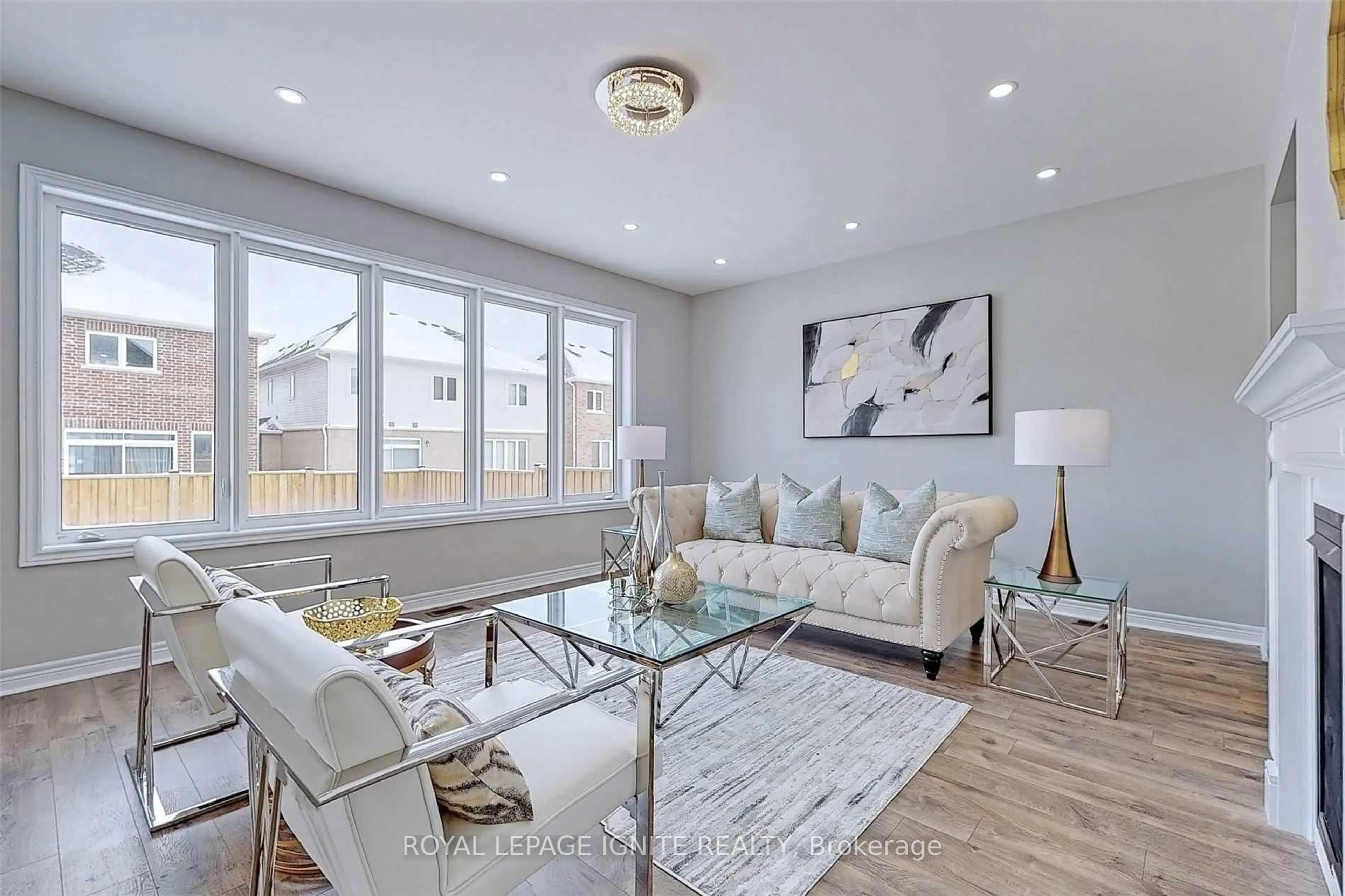 Living room with furniture, unknown for 110 Barlow Pl, Brant Ontario N3L 0G8