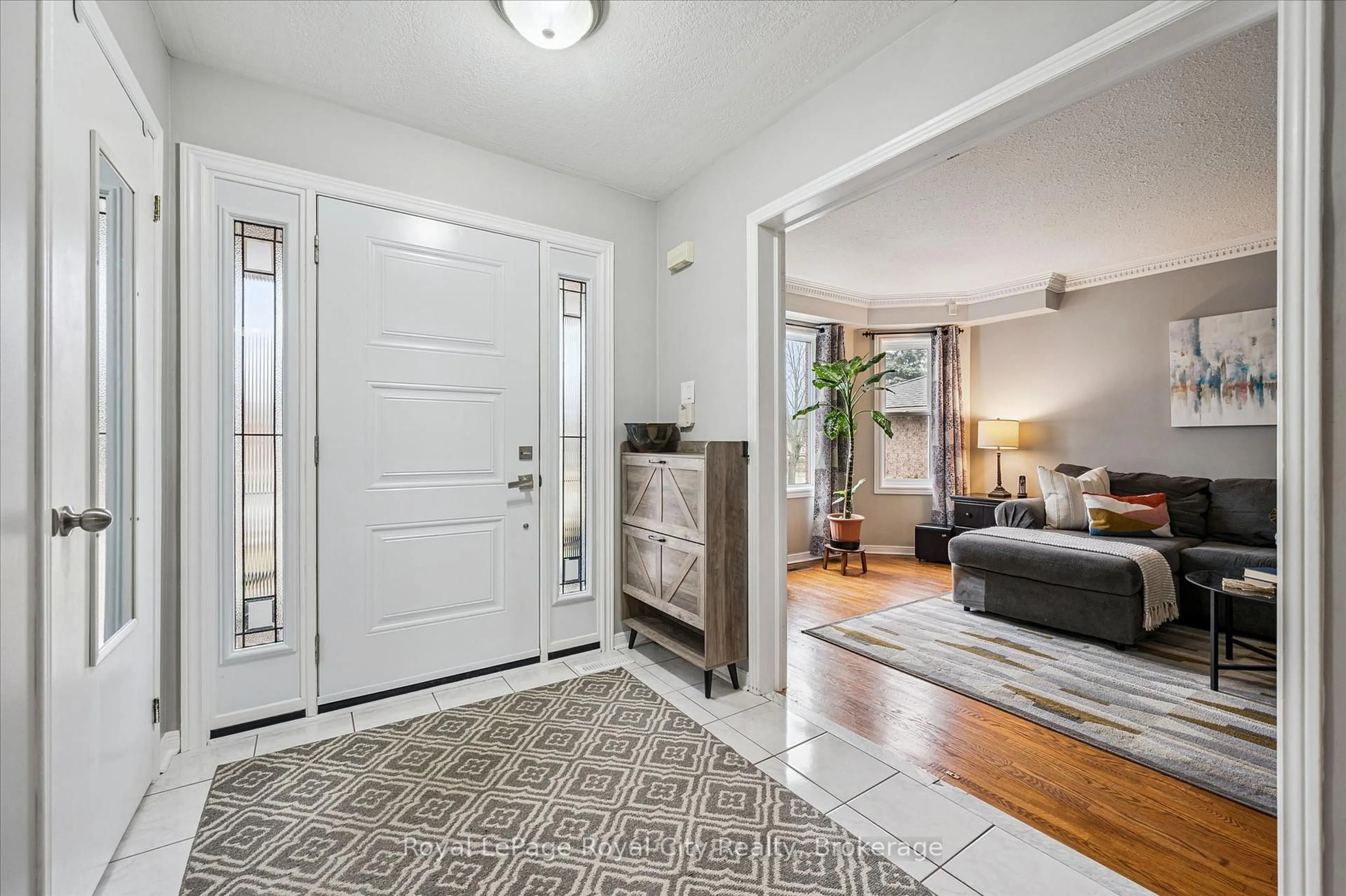 Indoor entryway for 339 Daniel Cres, Centre Wellington Ontario N0B 1S0