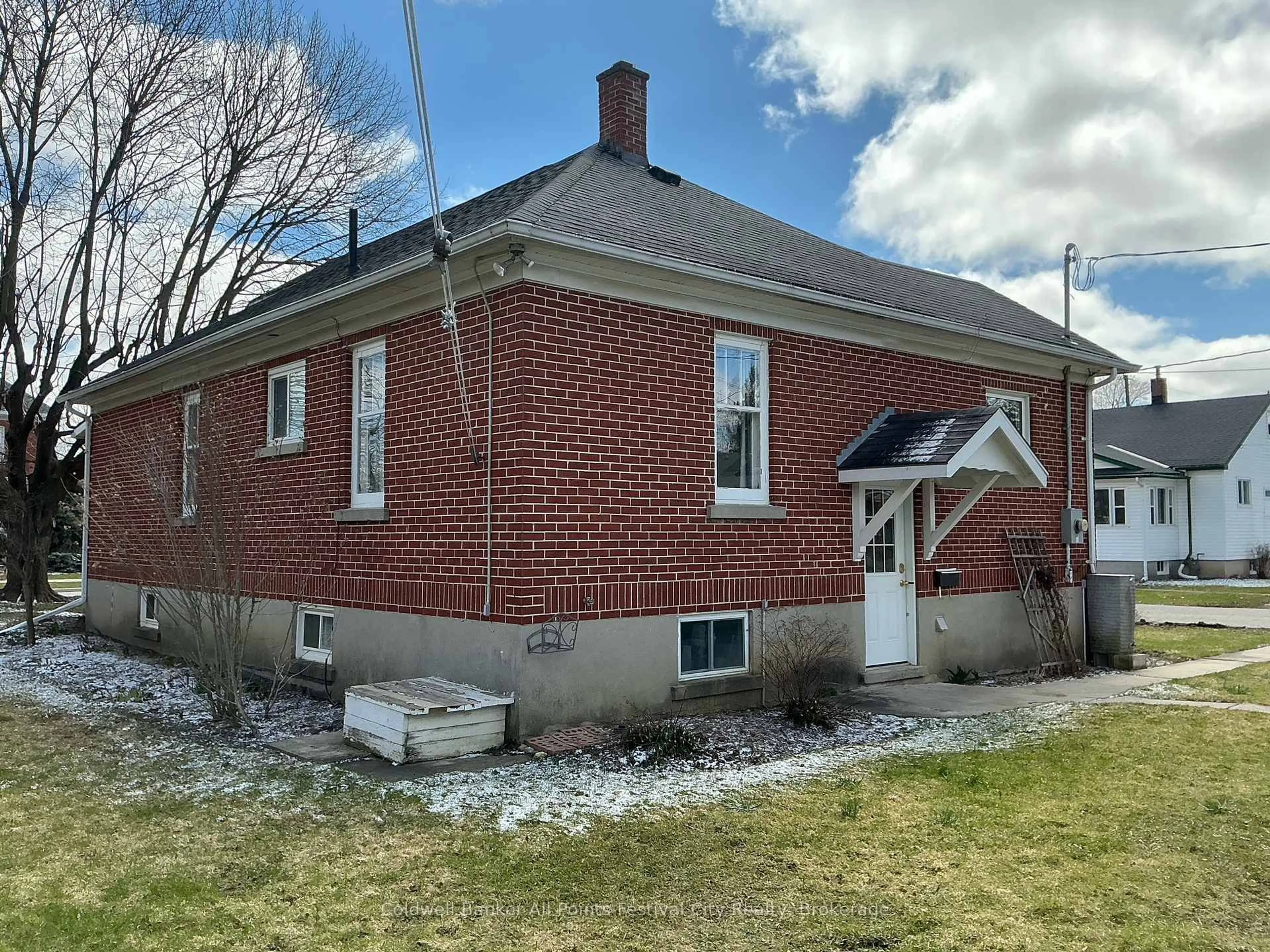 Home with brick exterior material, building for 148 Wellington St, West Perth Ontario N0K 1N0