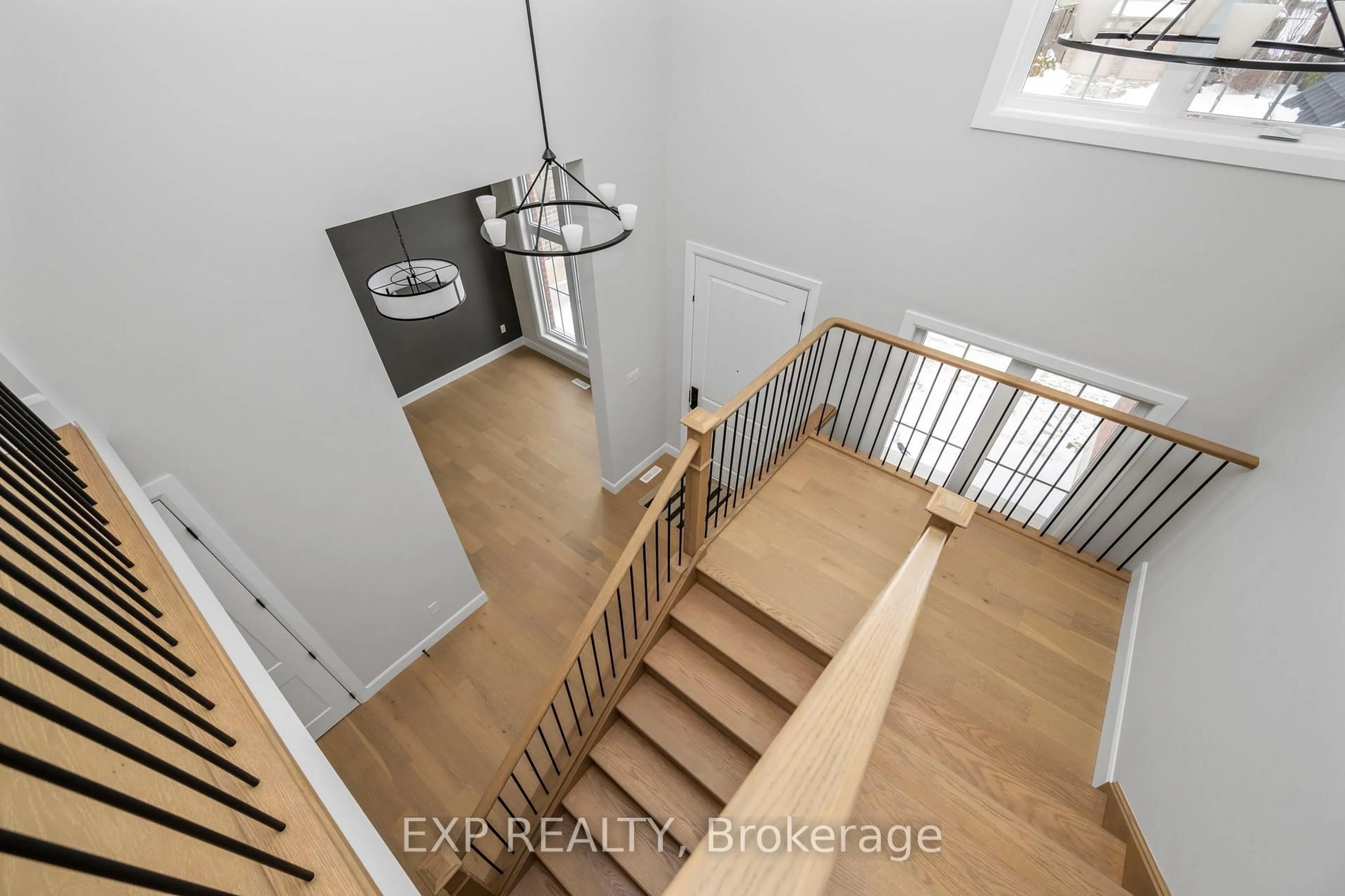 Unknown for 2044 Wickerson Rd, London South Ontario N6K 5C4