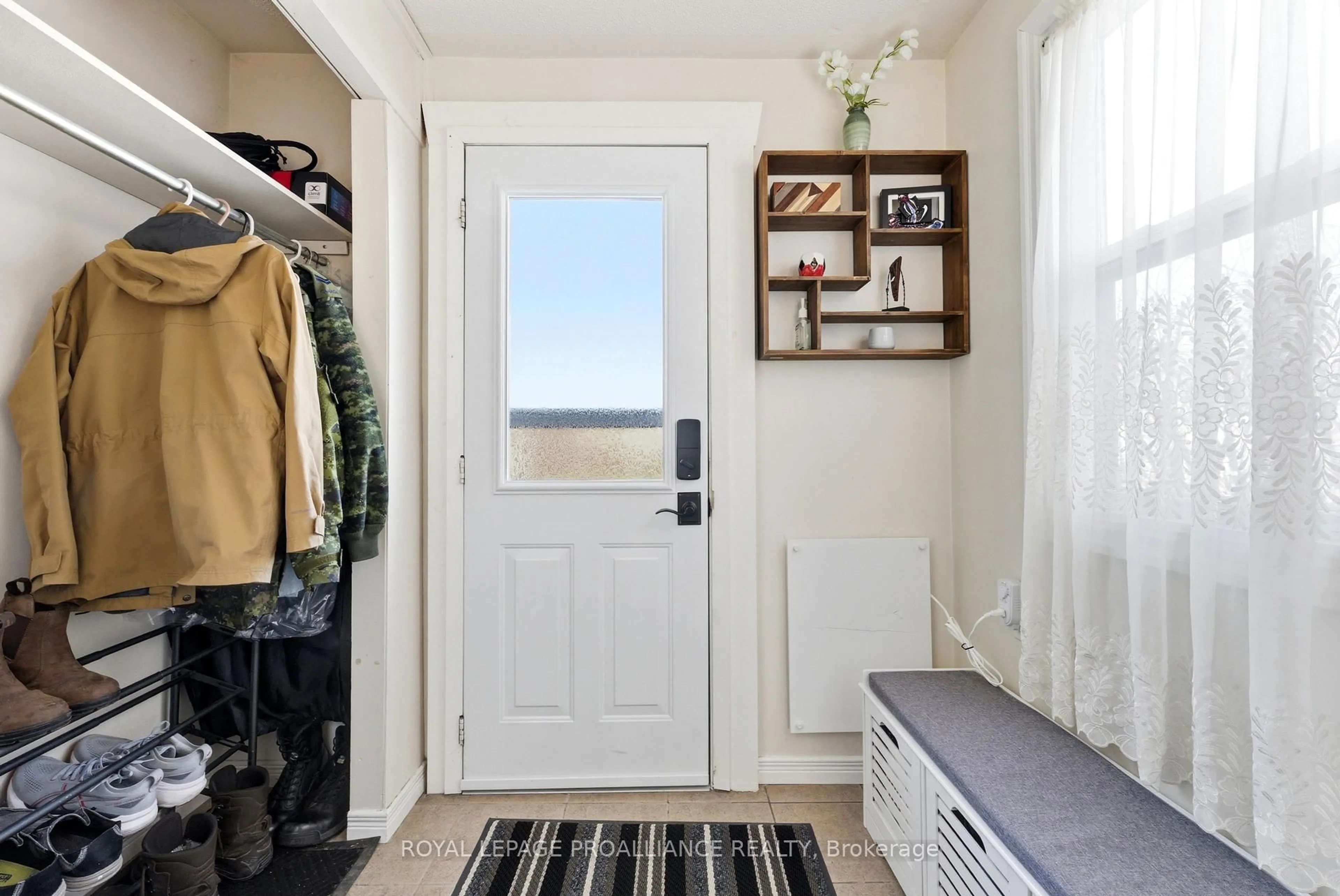 Indoor entryway for 23 Guelph St, Quinte West Ontario K8V 4G2