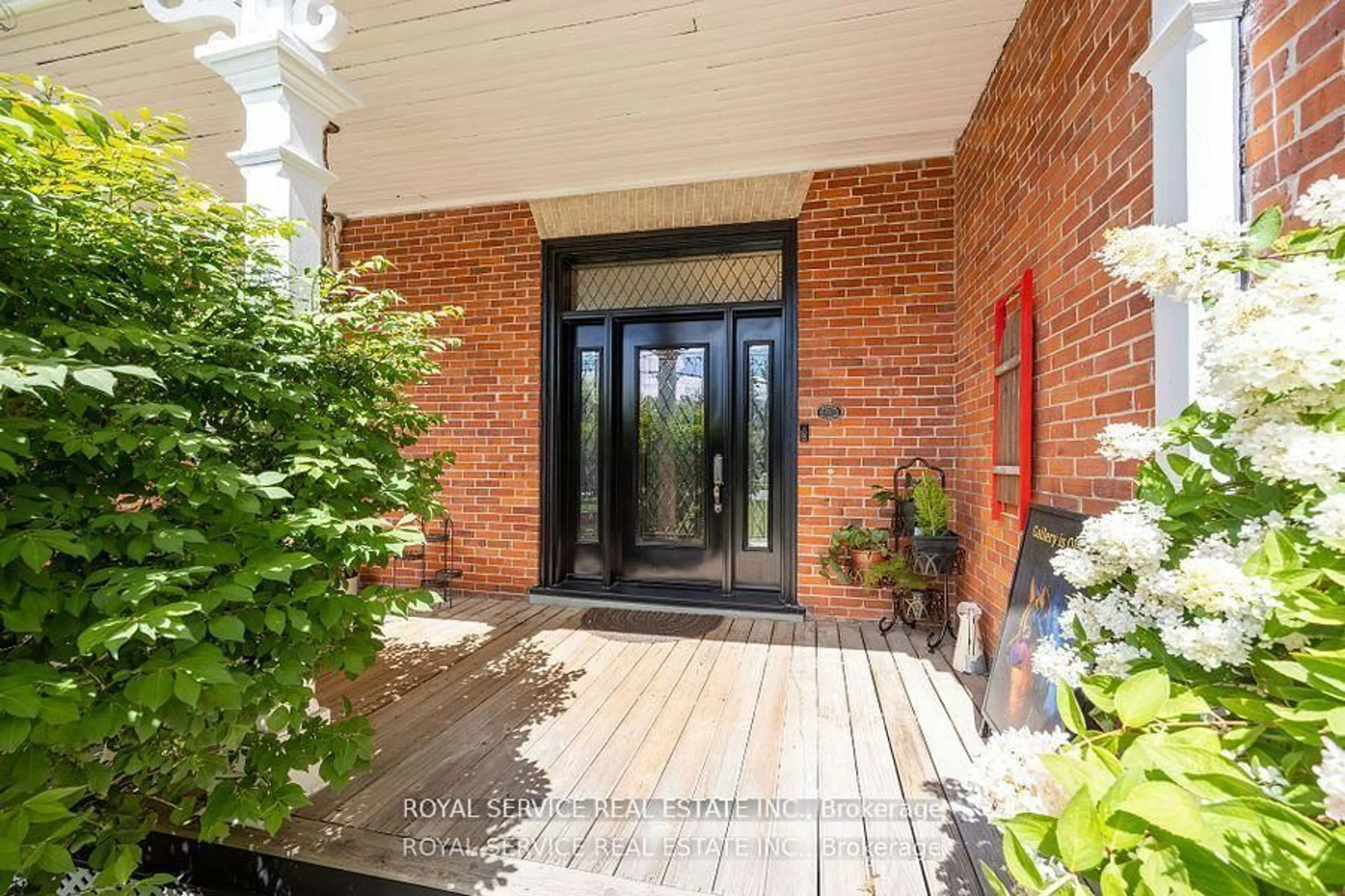 Indoor entryway for 60 King St, Cavan Monaghan Ontario L0A 1G0