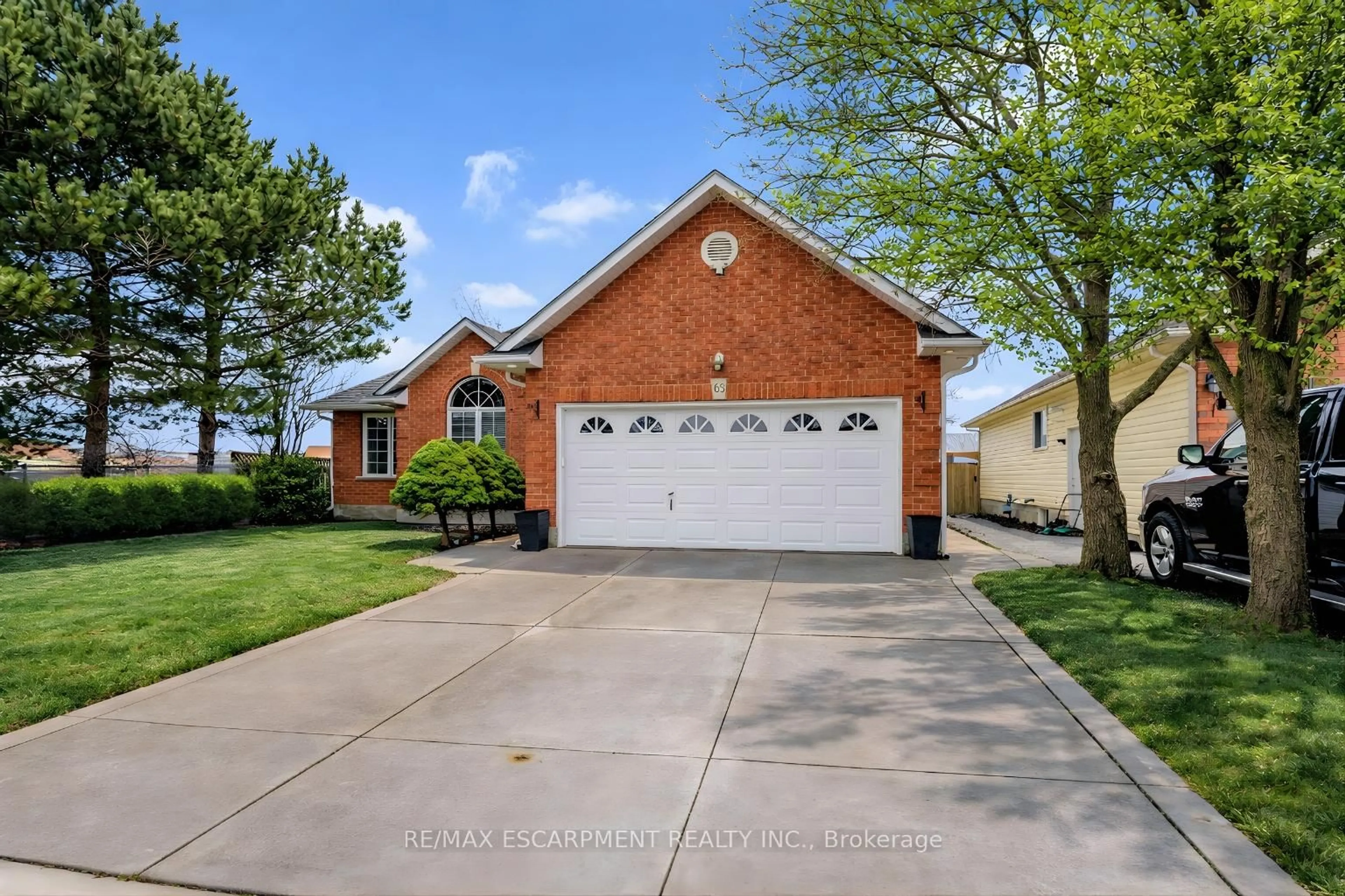 Home with brick exterior material, street for 65 Thistlemoor Dr, Haldimand Ontario N3W 2K5