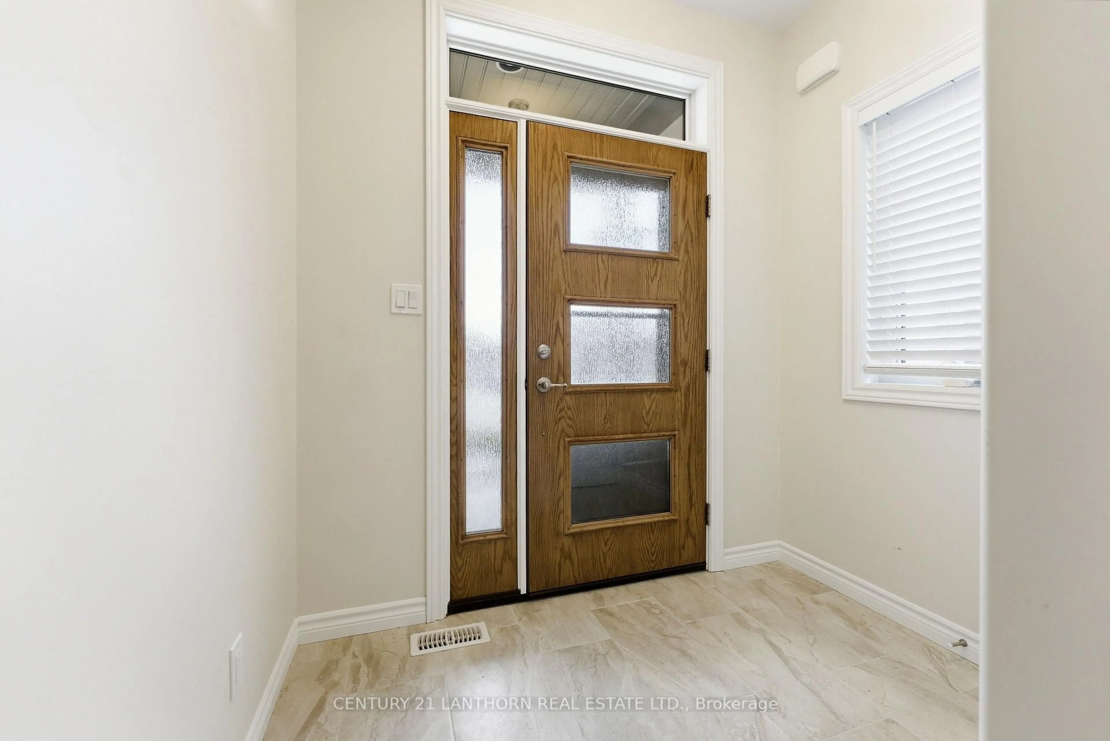 Indoor entryway for 50 Covington Cres, Belleville Ontario K8N 0L1