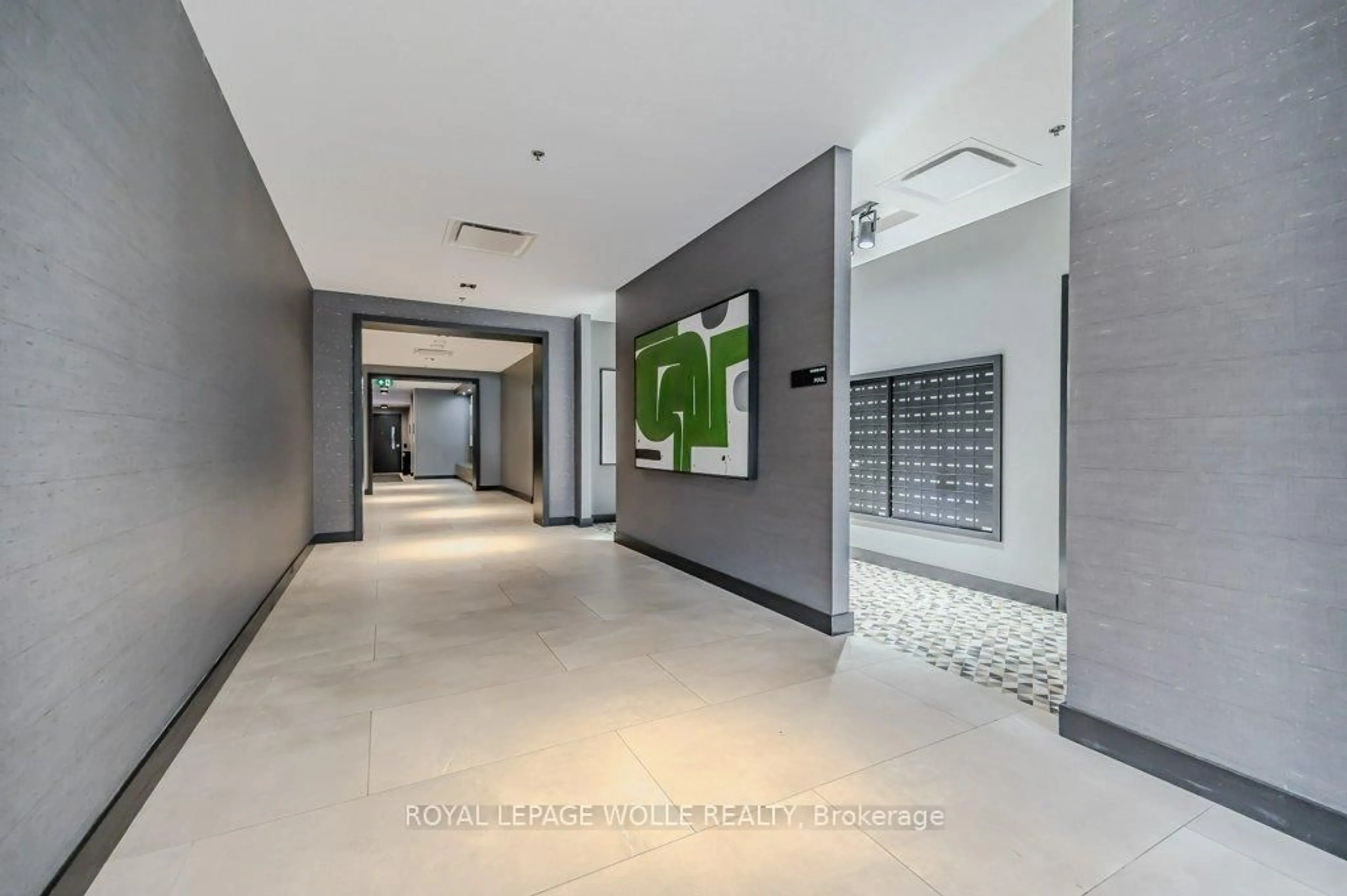 Indoor foyer for 50 Grand Ave #1604, Cambridge Ontario N1S 0C2
