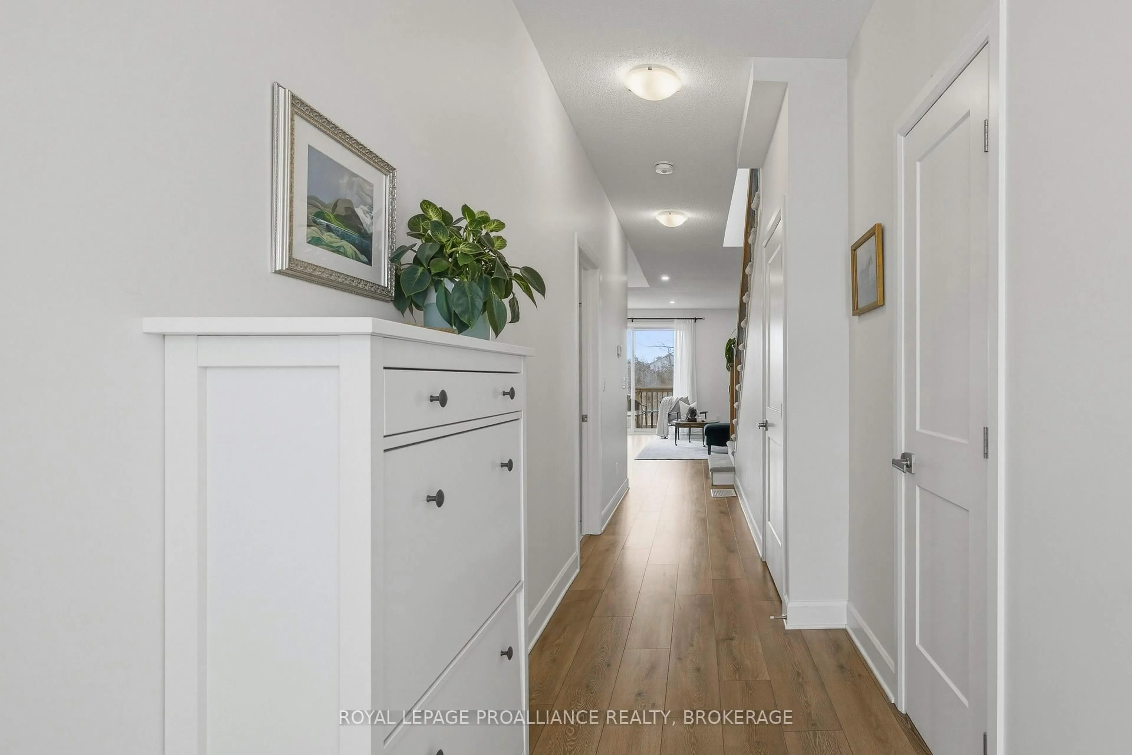 Indoor entryway for 332 Buckthorn Dr, Kingston Ontario K7P 0S1