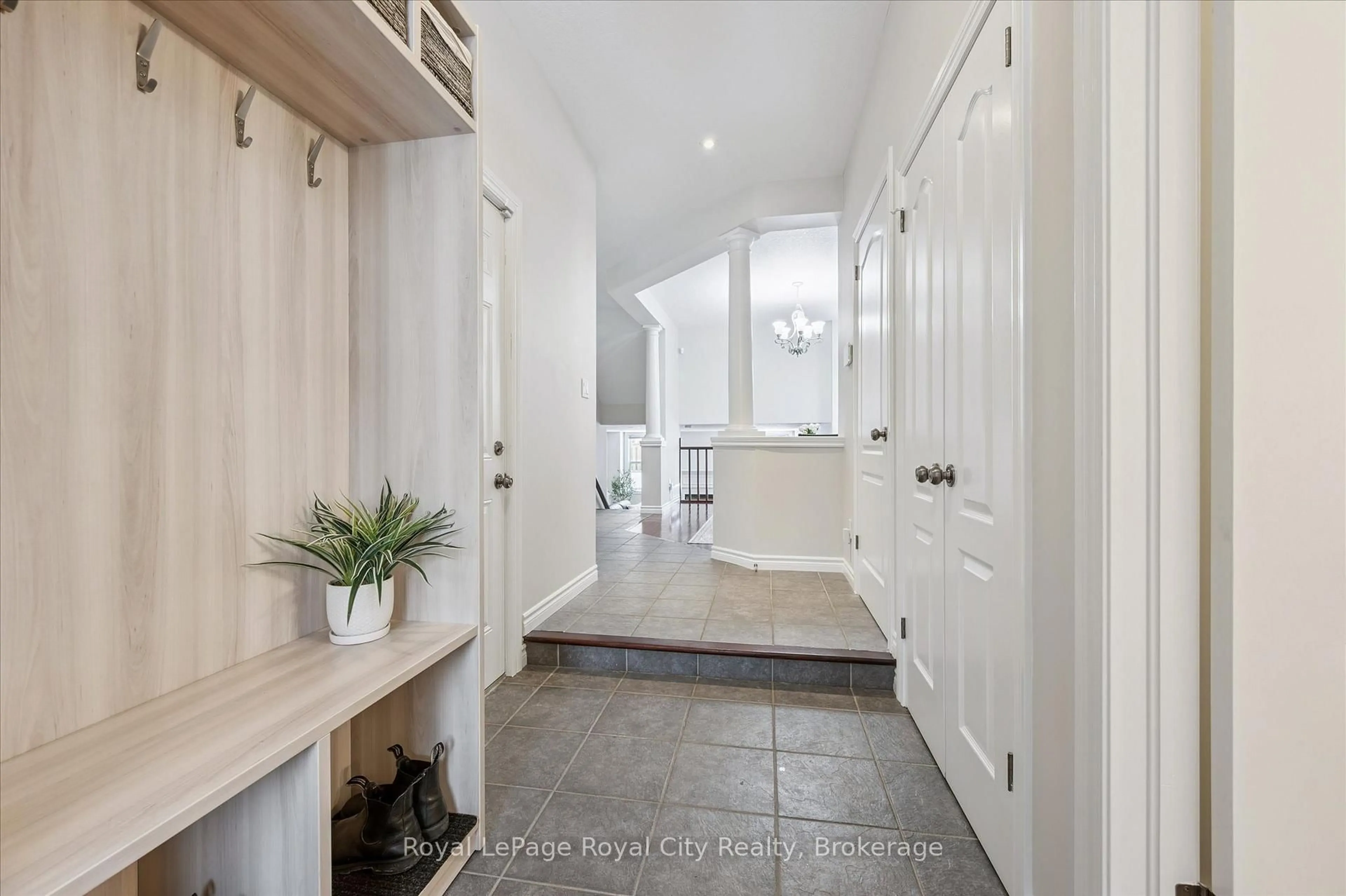 Indoor entryway for 273 Carrington Dr, Guelph Ontario N1G 5H3