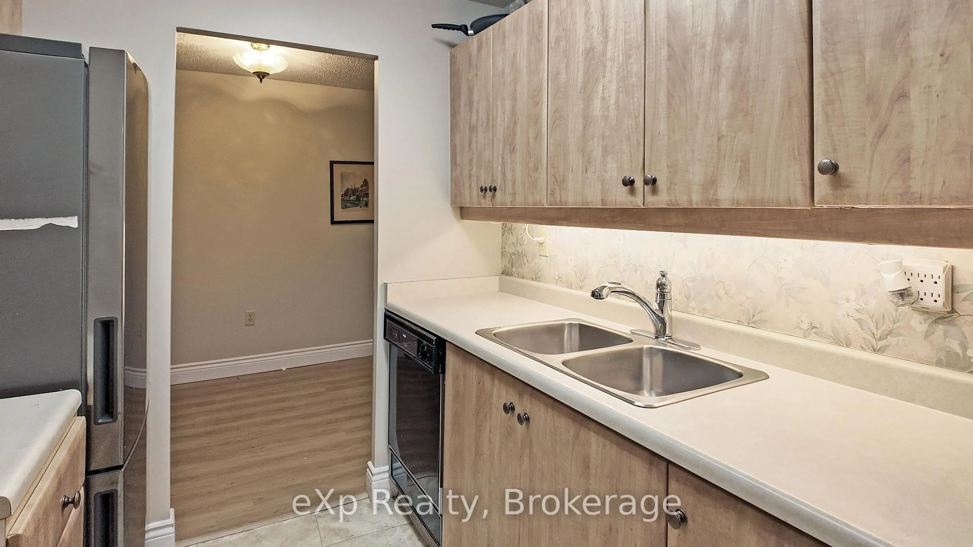 Standard kitchen, unknown for 5 Valleyside Dr #402, Brockton Ontario N0G 2V0