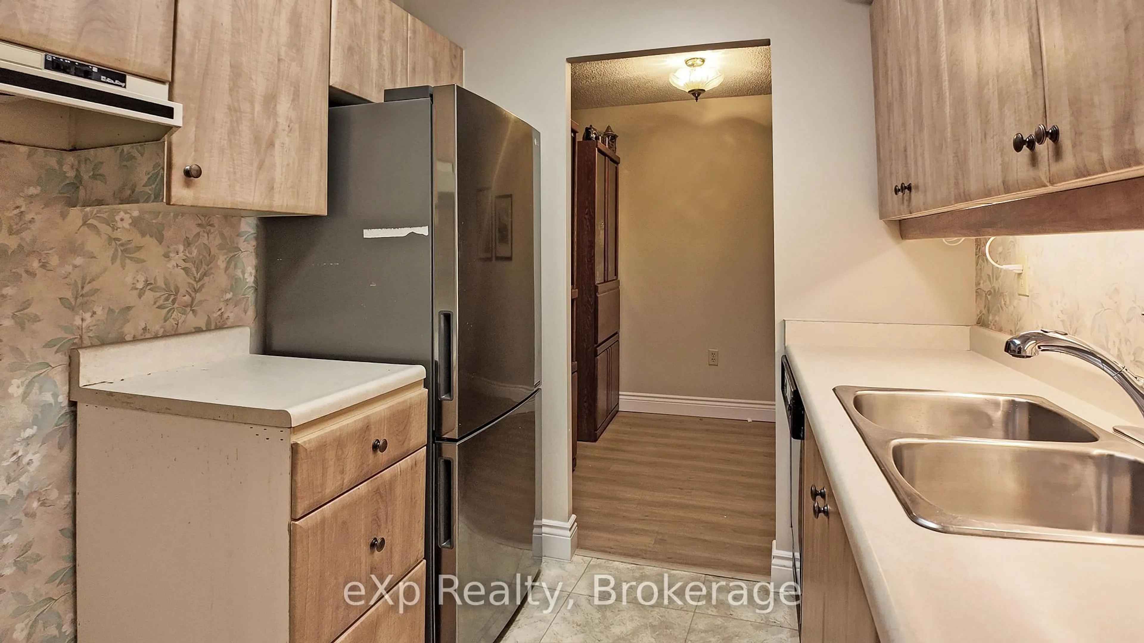 Standard kitchen, wood/laminate floor for 5 Valleyside Dr #402, Brockton Ontario N0G 2V0