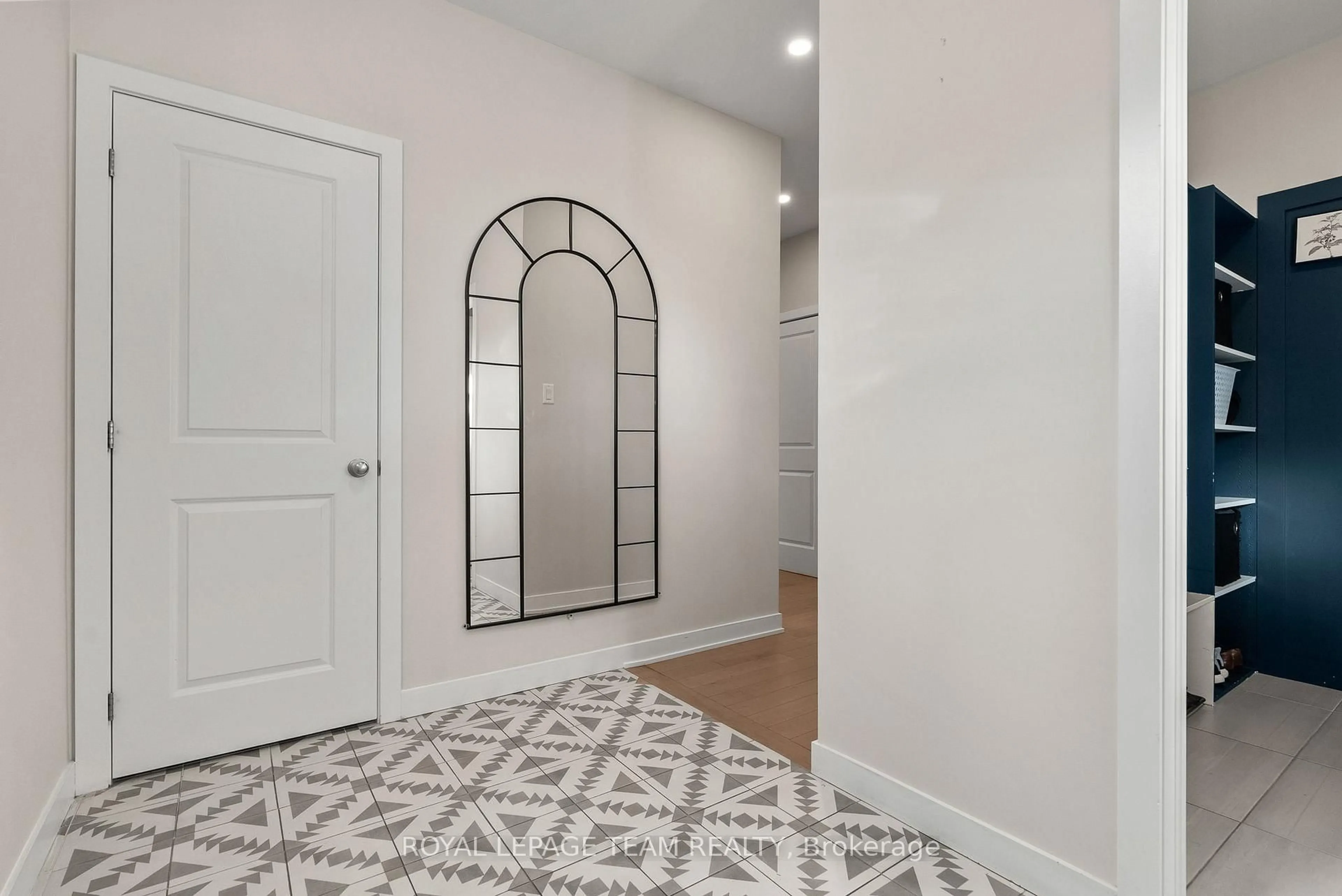 Indoor entryway for 846 Sendero Way, Ottawa Ontario K2S 2W9
