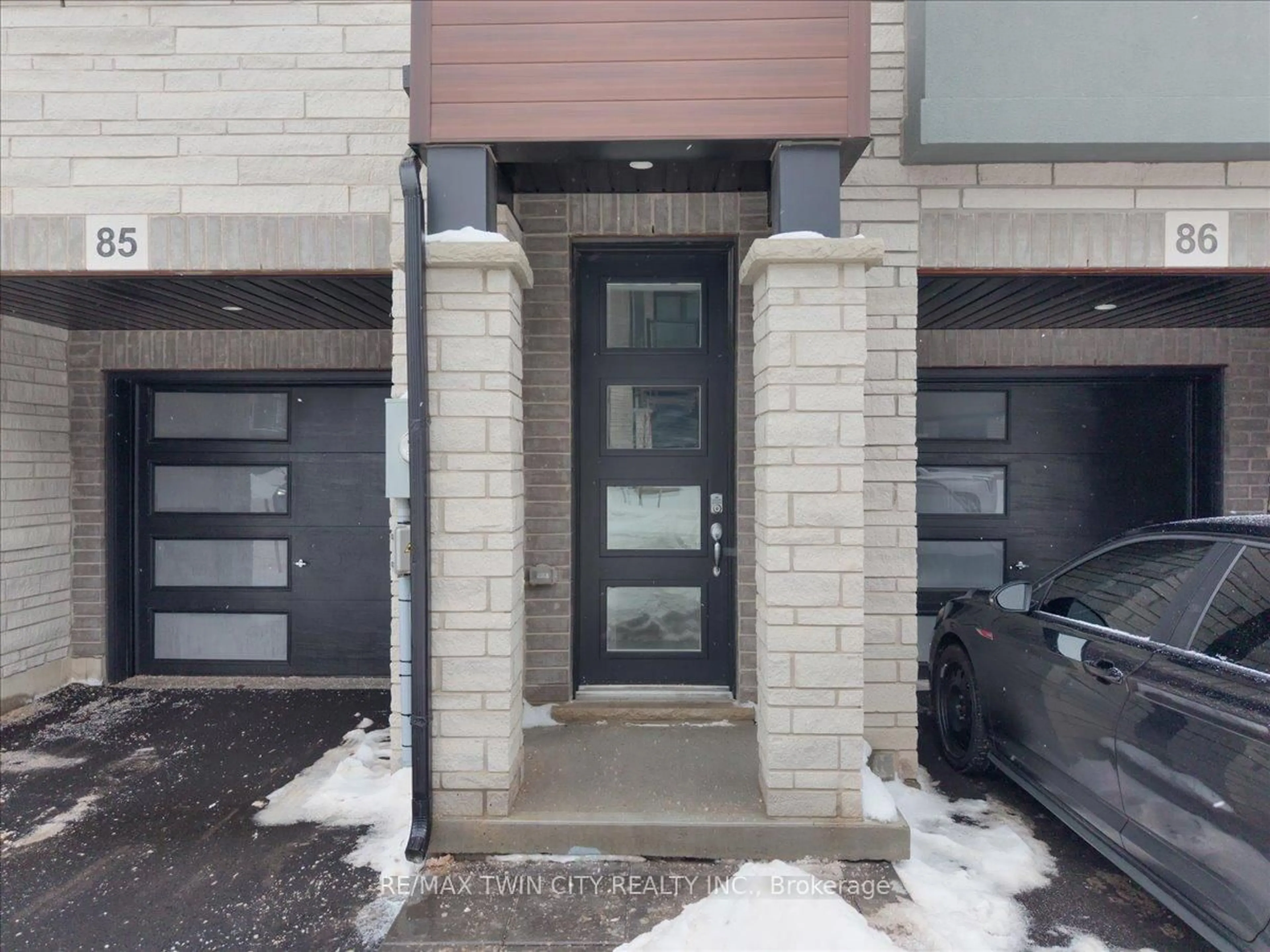 Indoor entryway for 155 Equestrian Way #85, Cambridge Ontario N3E 0E7