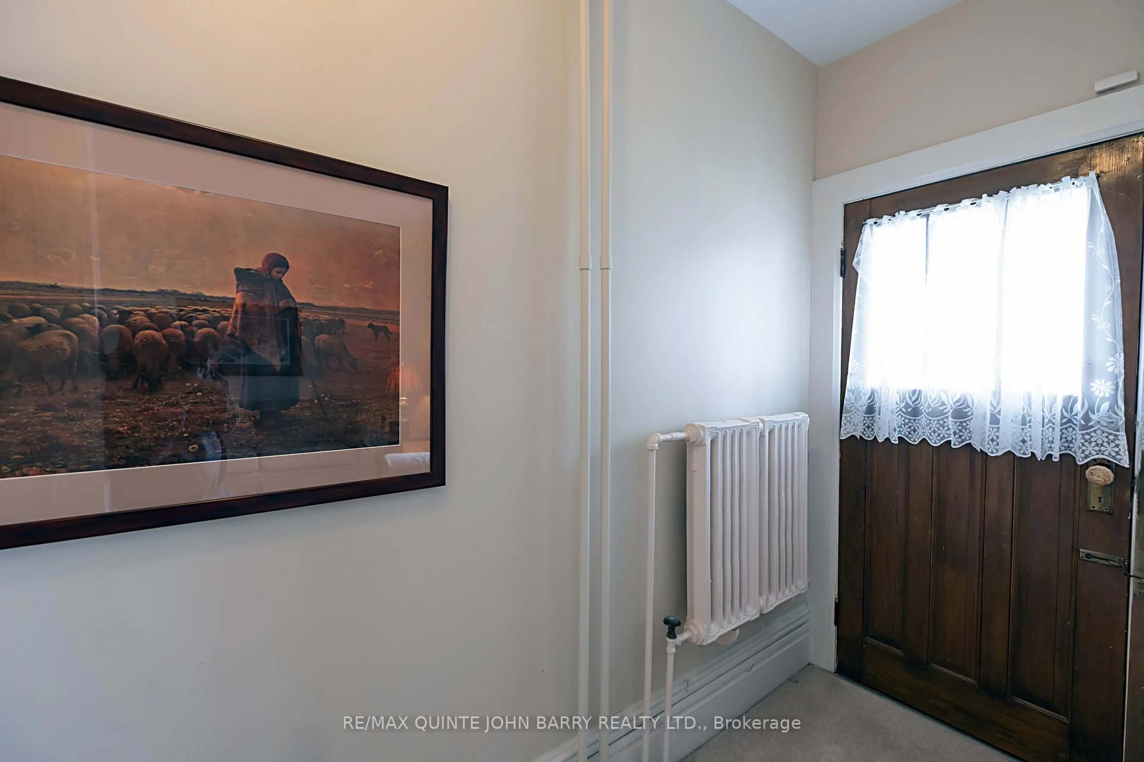 A pic of a room for 77 Cedar St, Belleville Ontario K8P 3M2