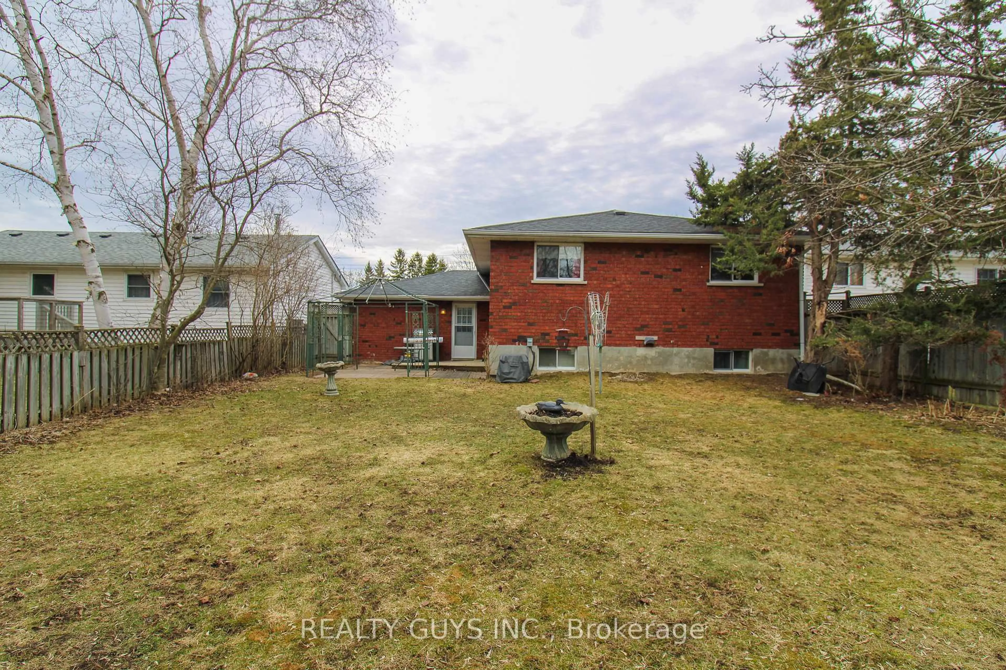 A pic from outside/outdoor area/front of a property/back of a property/a pic from drone, unknown for 1168 Normandy St, Peterborough Ontario K9H 7L9