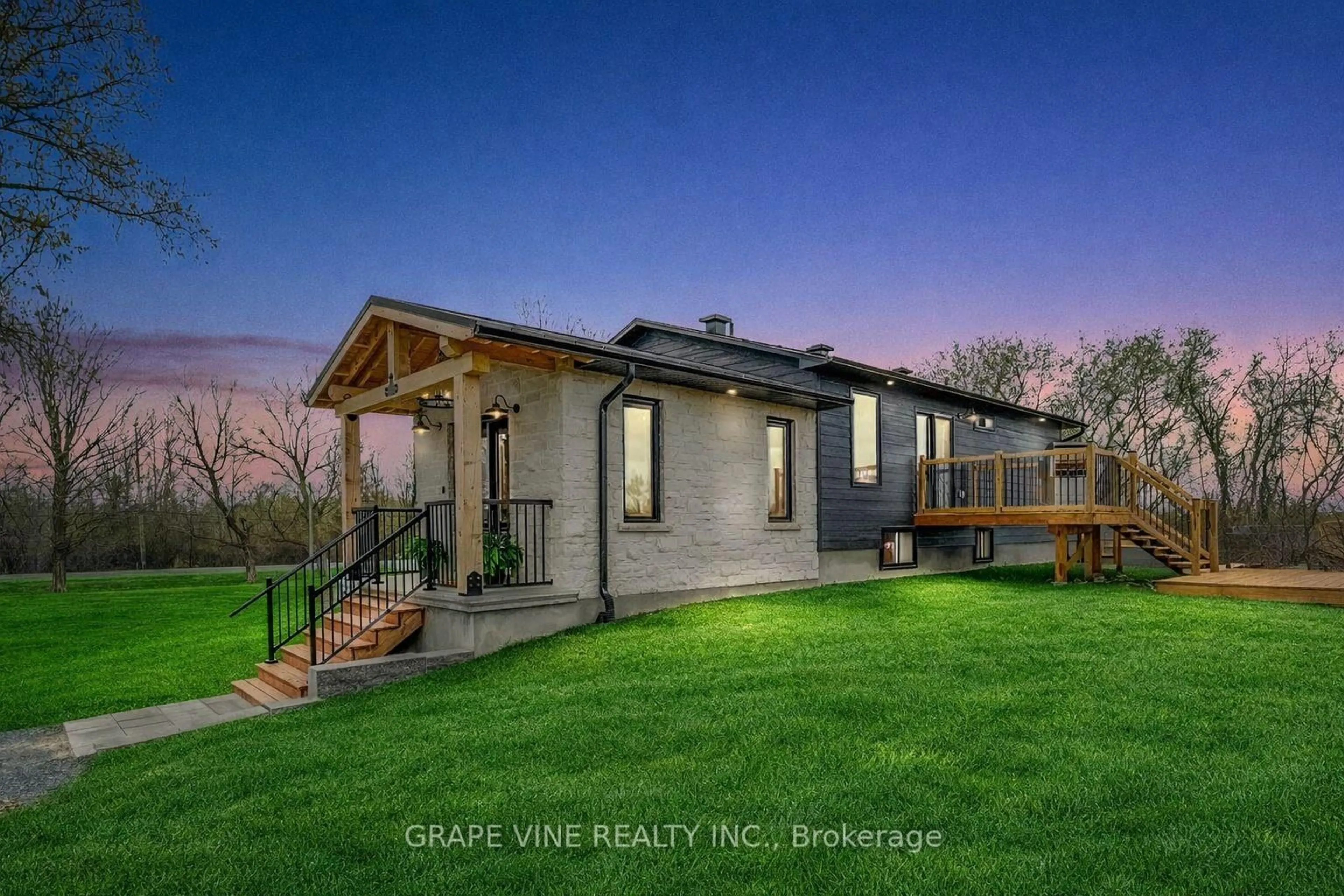 Home with vinyl exterior material, unknown for 1671 County RD 43 Rd, North Grenville Ontario K0G 1G0