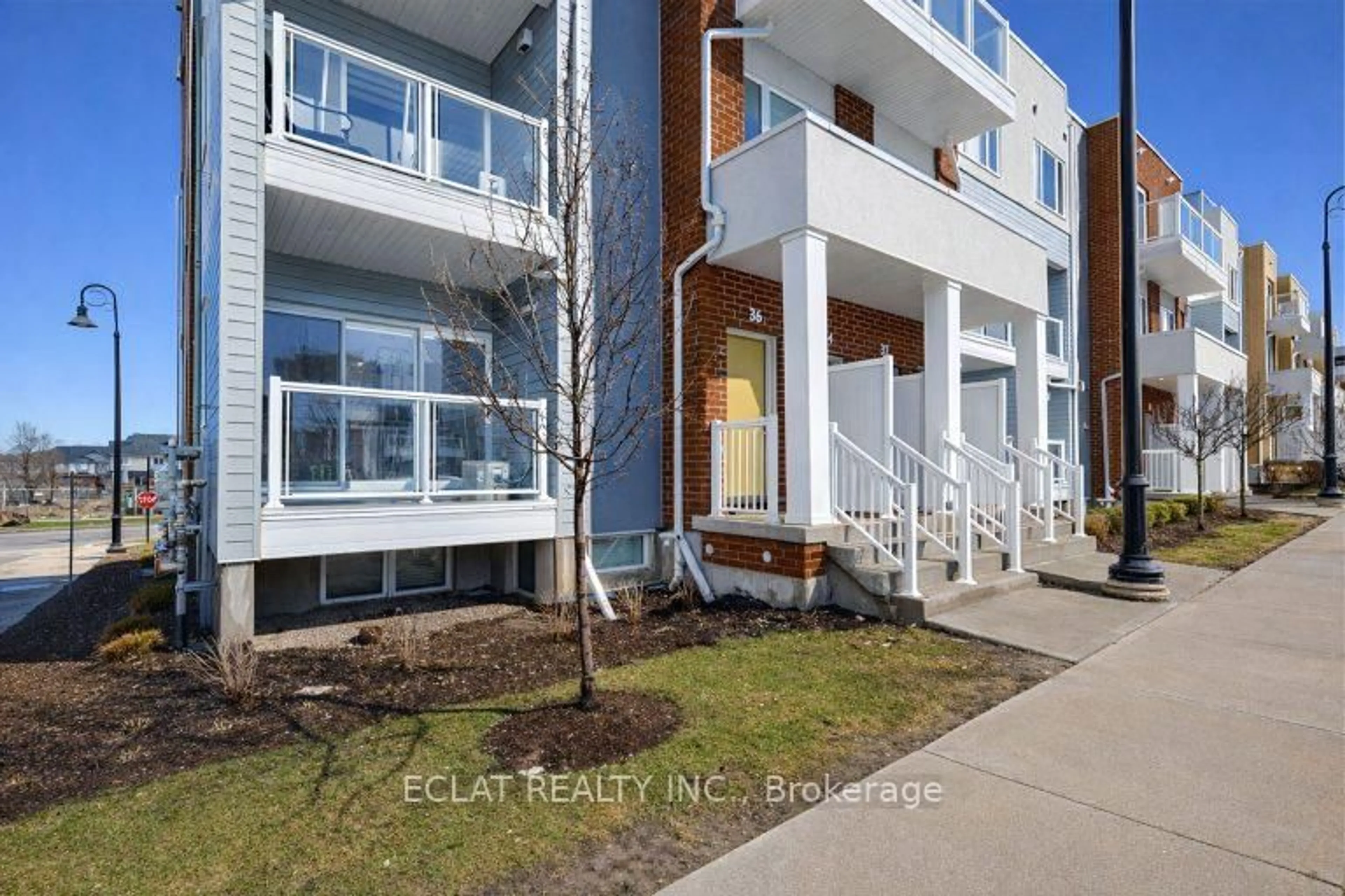 Indoor entryway for 36 Vitality Dr, Kitchener Ontario N2R 0R7