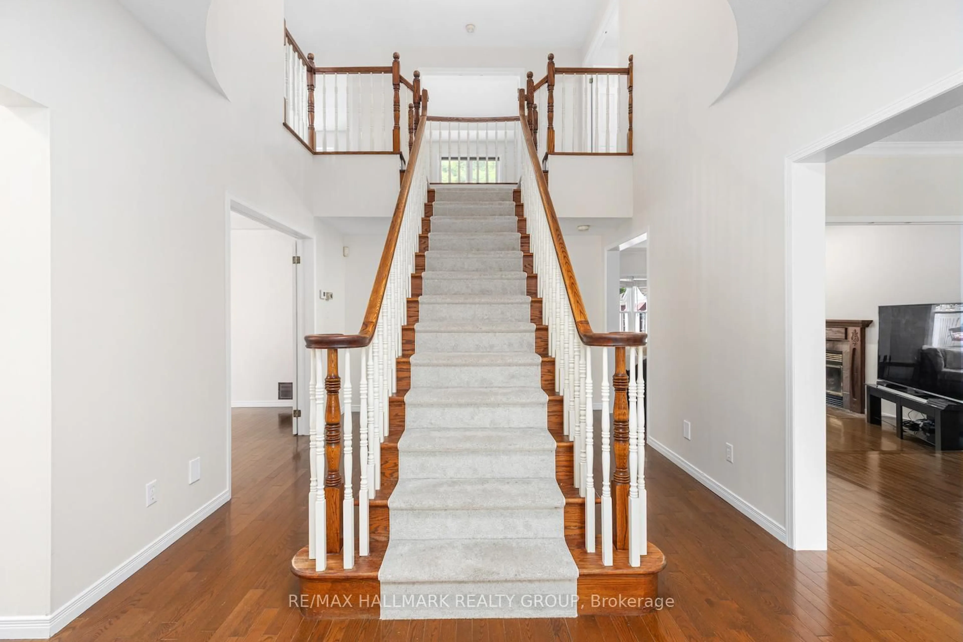 Stairs for 1404 Montresor Way, Orleans Ontario K4A 3C5