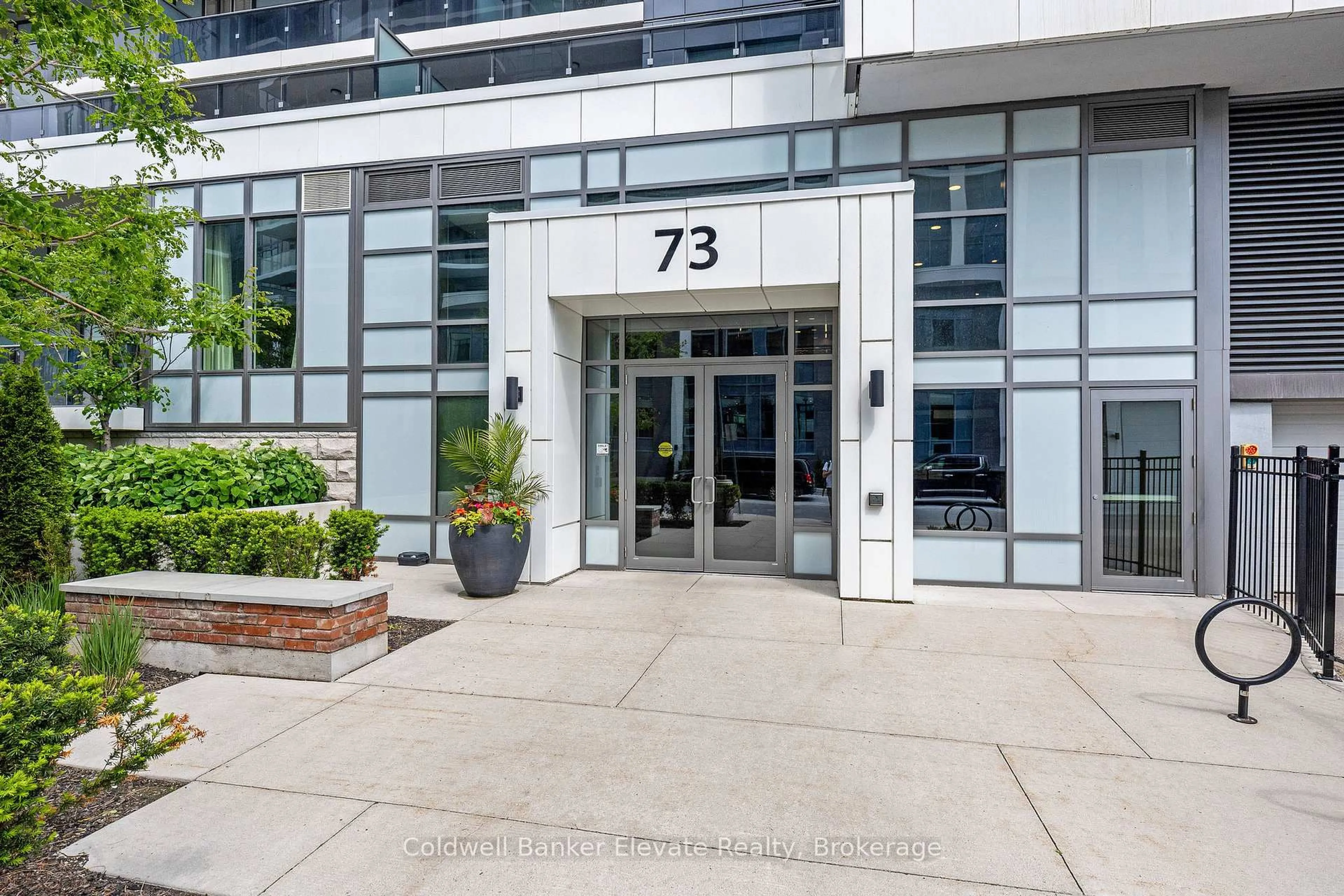 Indoor foyer for 73 Arthur St #209, Guelph Ontario N1E 0S6