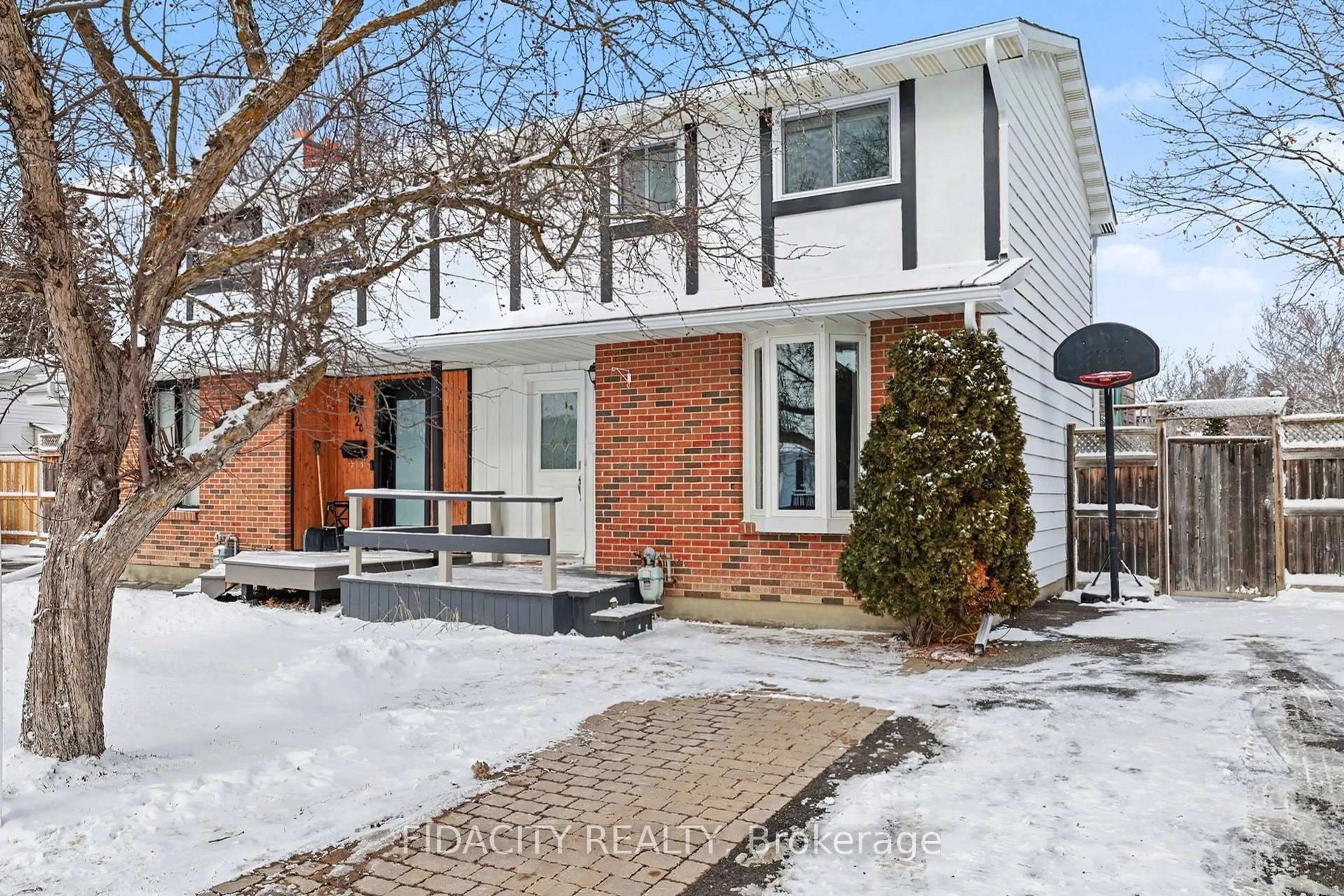 Home with brick exterior material, street for 28 Glamorgan Dr, Ottawa Ontario K2L 1P9