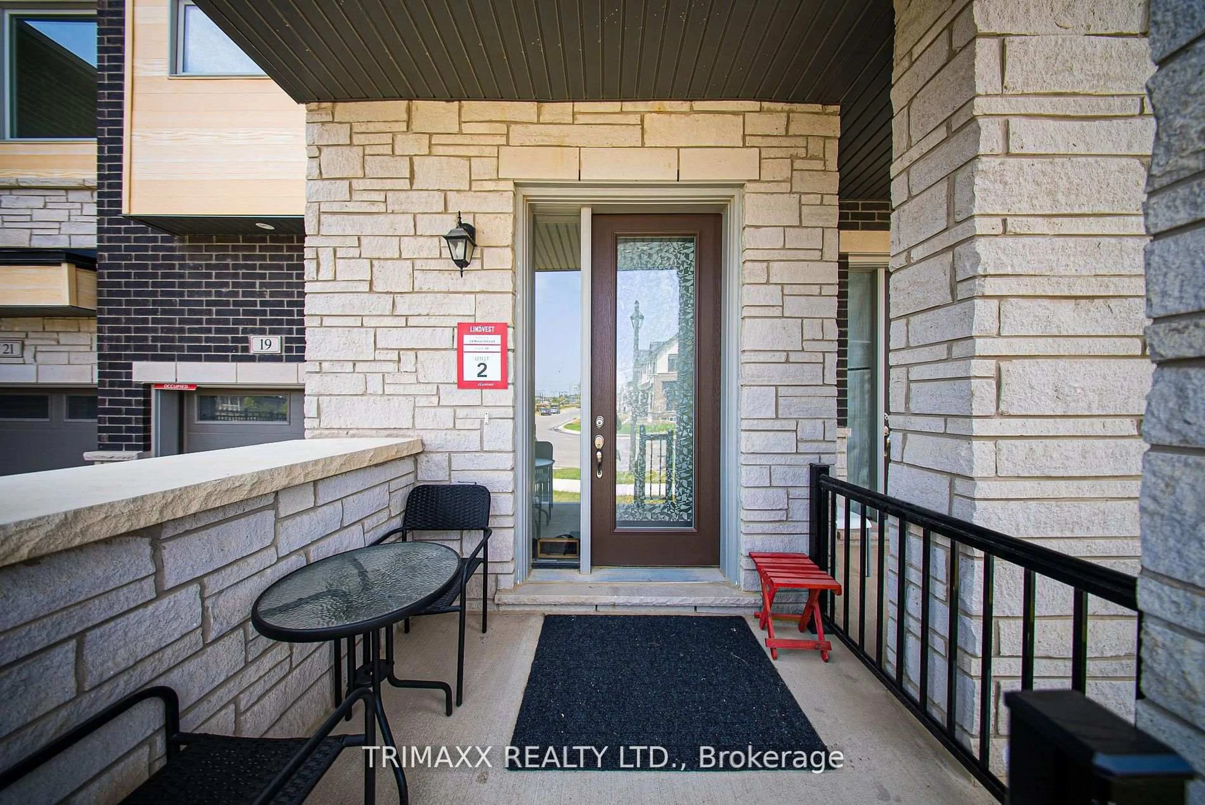 Indoor entryway for 19 Molnar Cres, Brantford Ontario N3T 0X3
