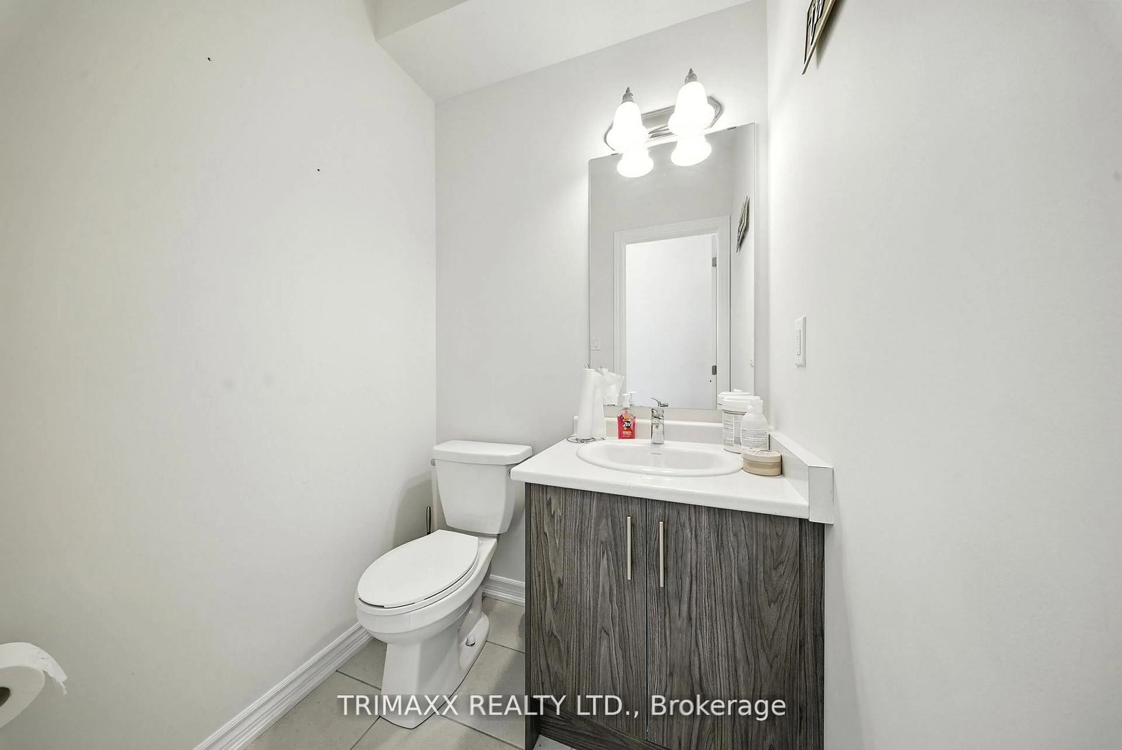 Standard bathroom, unknown for 19 Molnar Cres, Brantford Ontario N3T 0X3