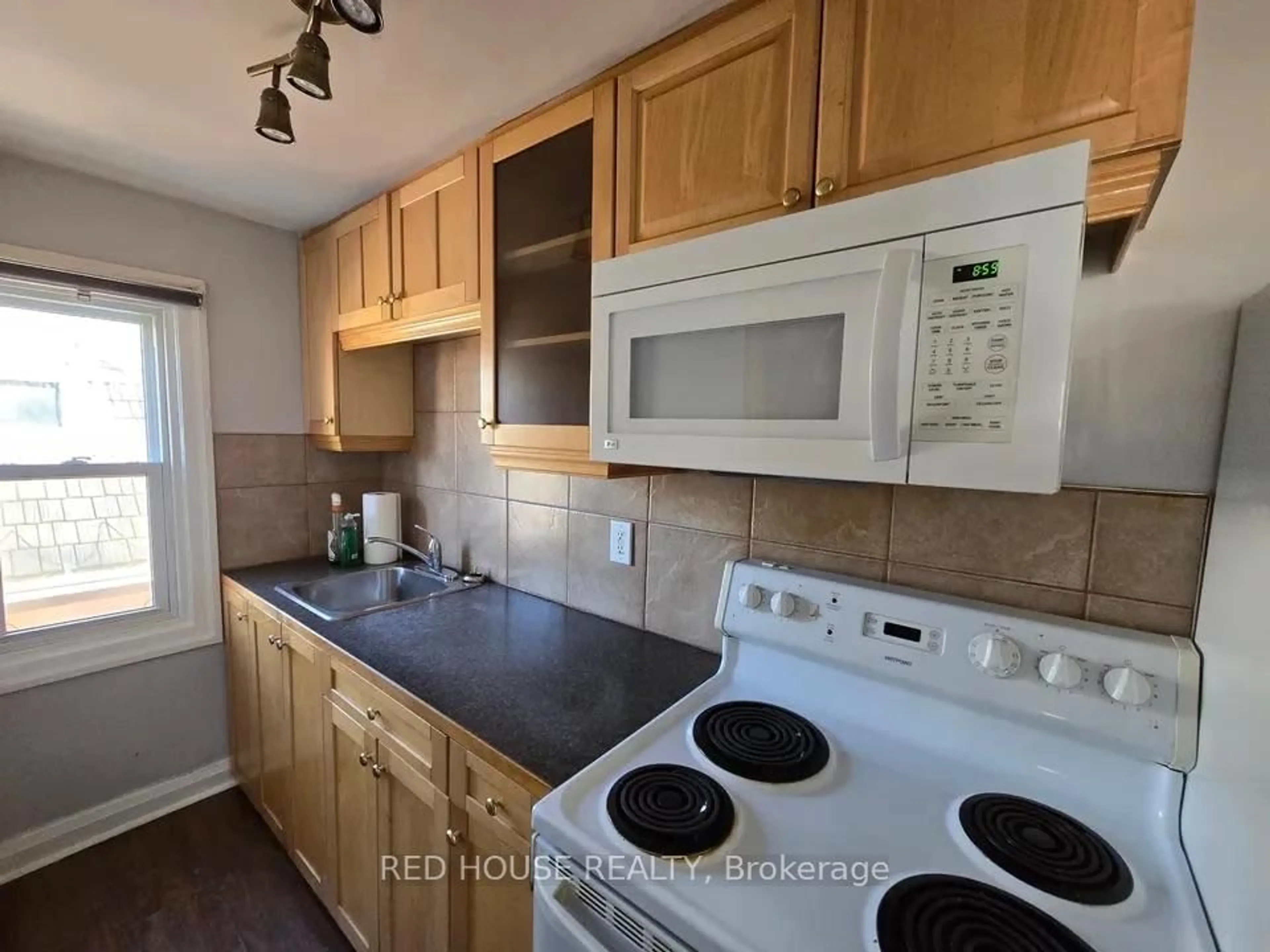 Standard kitchen, unknown for 1306 Monaghan Rd, Peterborough Ontario K9J 5M1