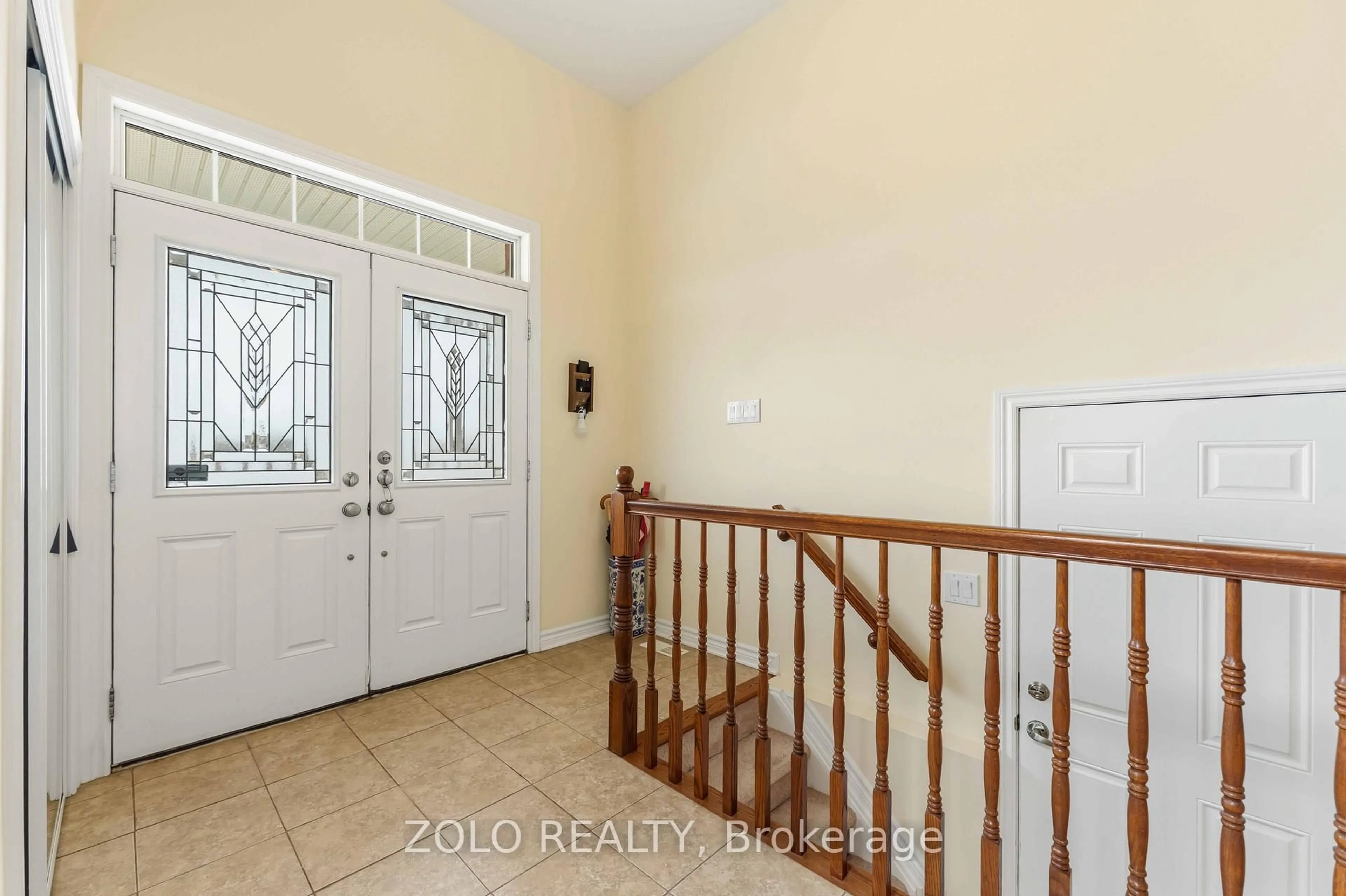 Indoor entryway for 3566 Cambrian Rd, Ottawa Ontario K2J 0T6