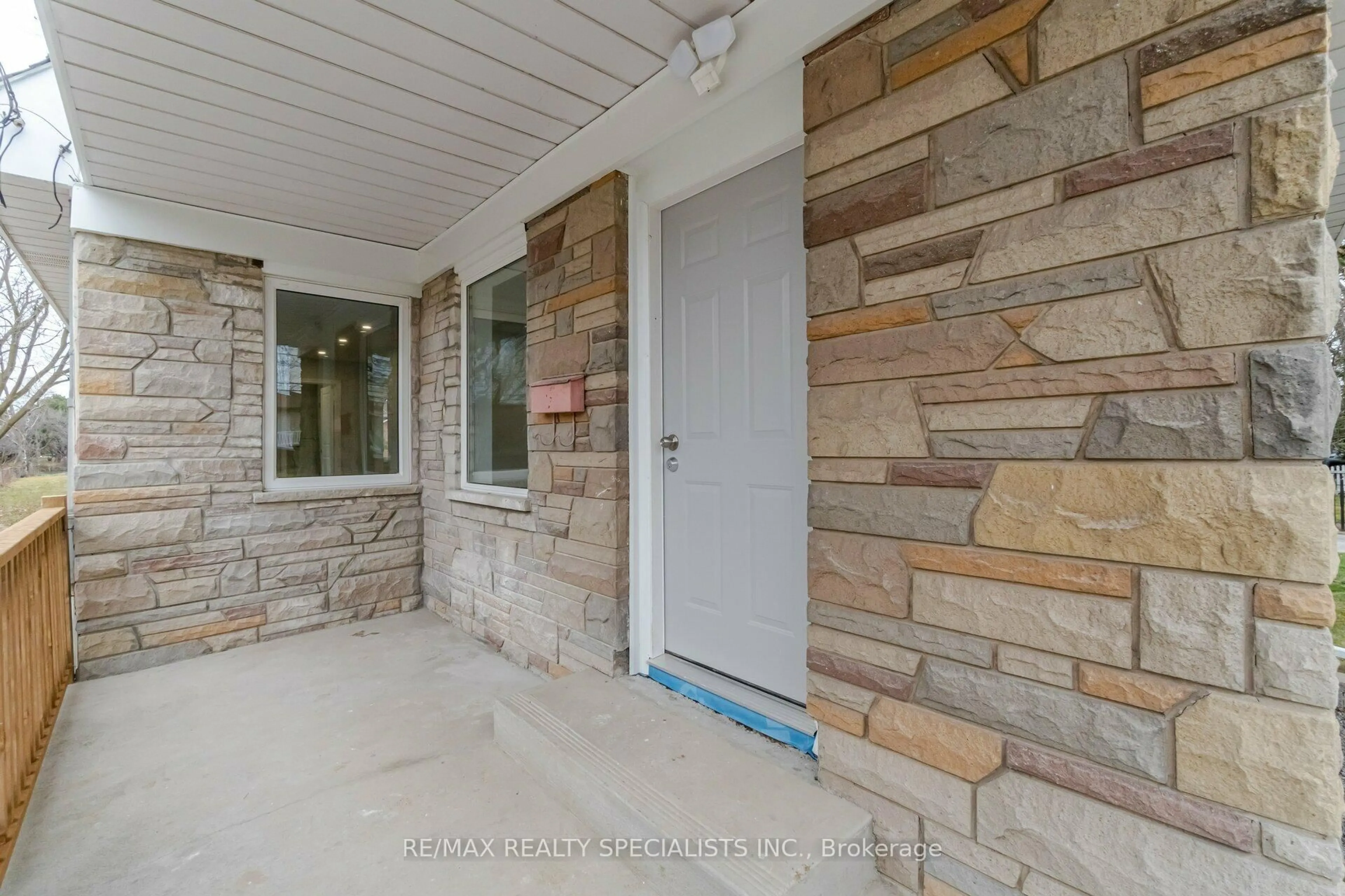 Indoor entryway for 9 Frances Ave, Hamilton Ontario L8E 2Y6