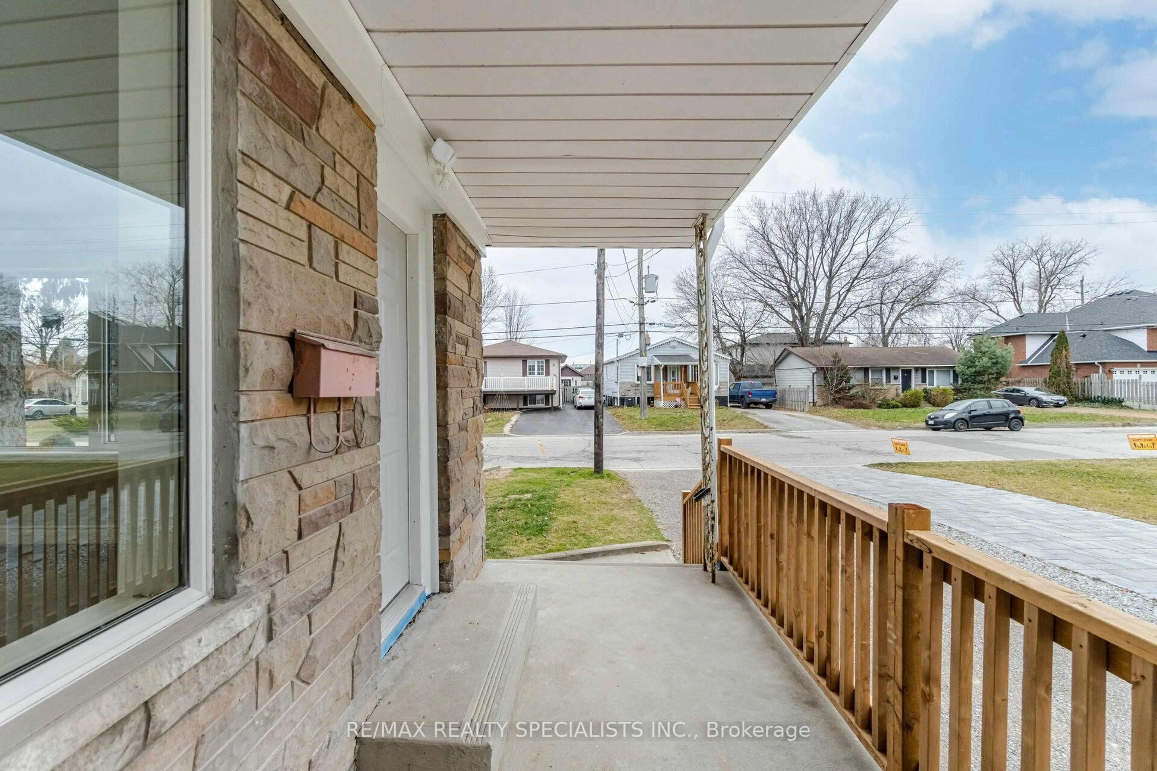 Patio, street for 9 Frances Ave, Hamilton Ontario L8E 2Y6