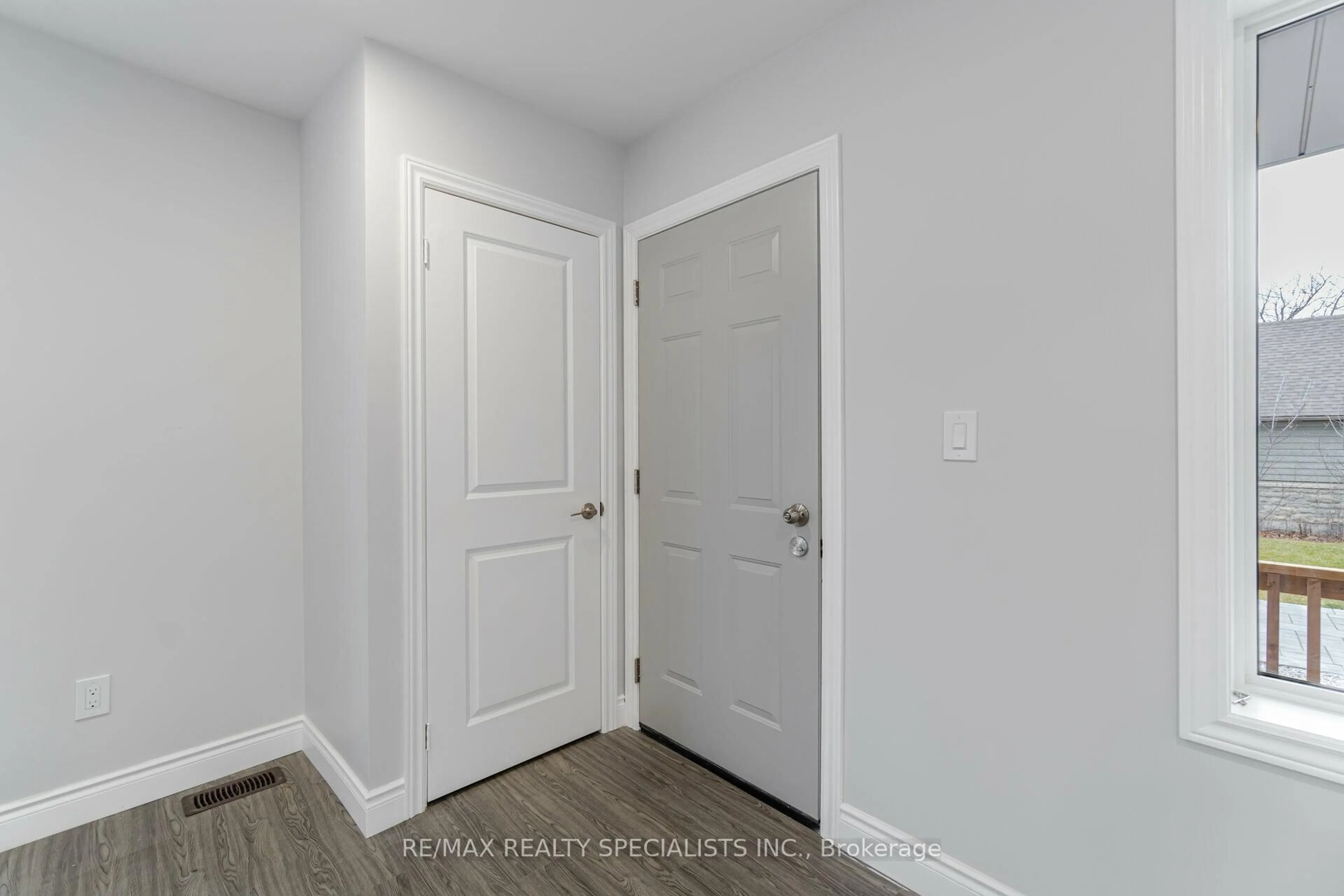 Indoor entryway for 9 Frances Ave, Hamilton Ontario L8E 2Y6