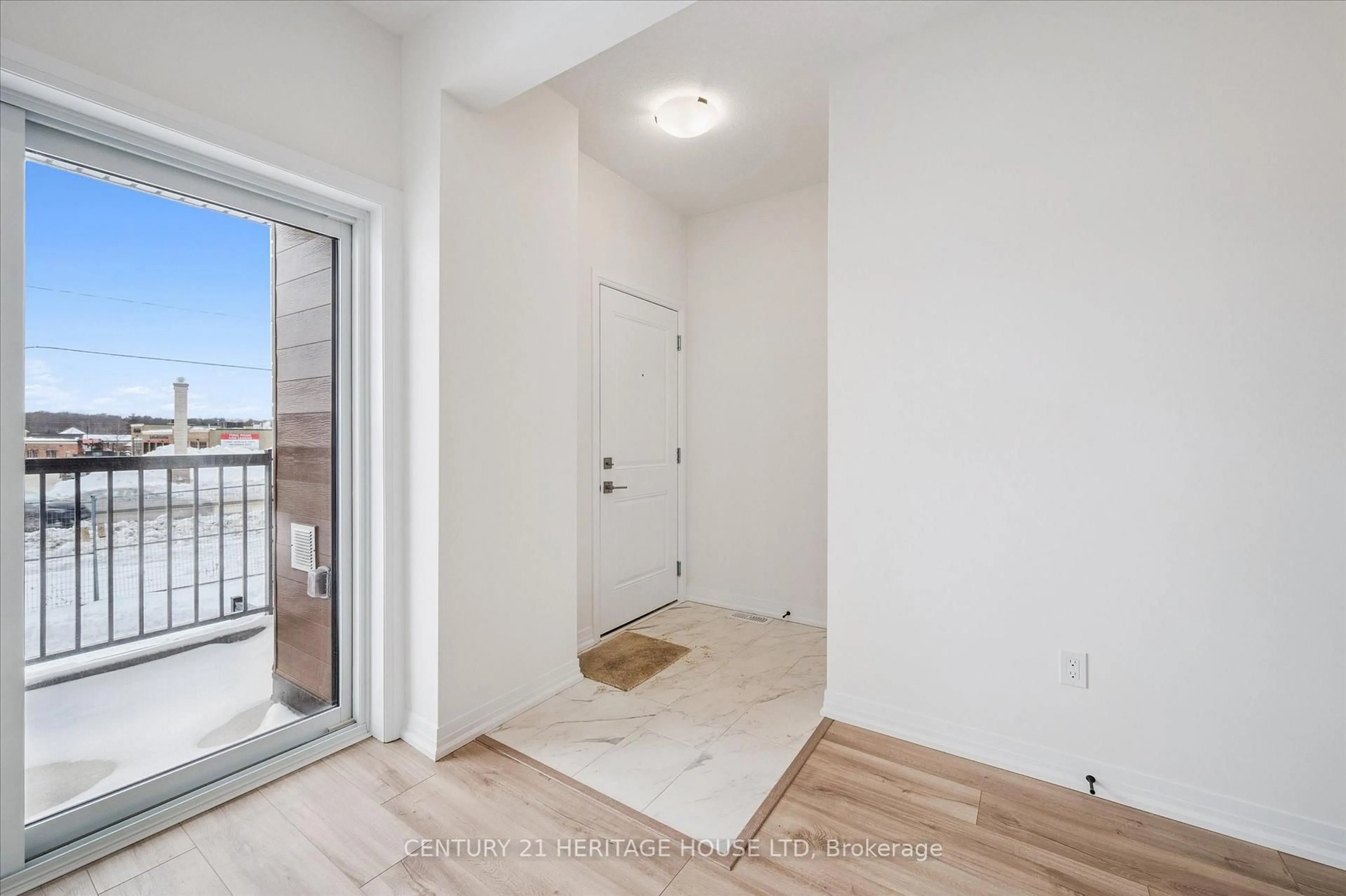 Indoor entryway for 525 Erinbrook Dr #C061, Kitchener Ontario N2E 0L4