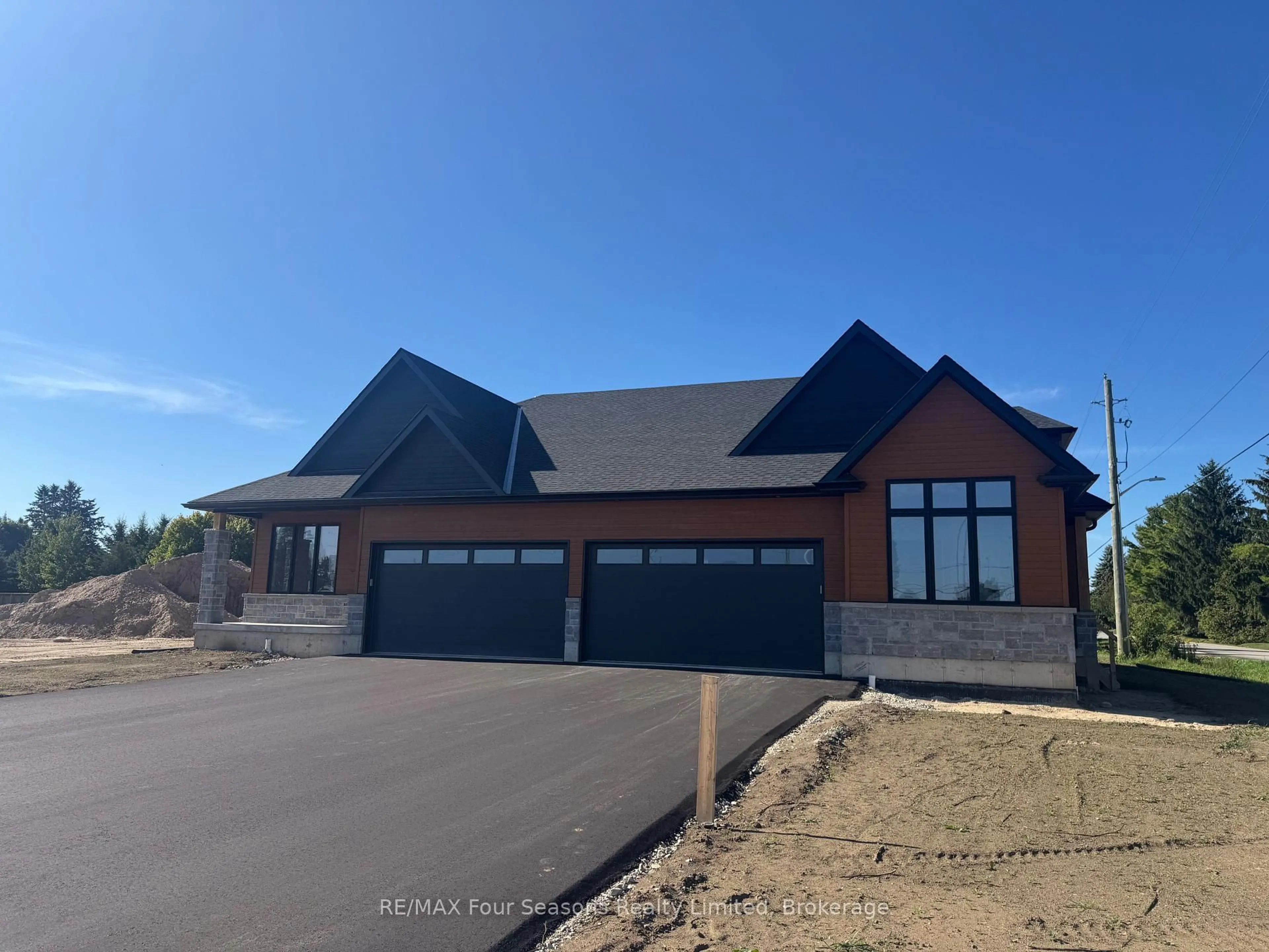 Home with brick exterior material, unknown for 3 Boynton Crt, Blue Mountains Ontario N0H 2P0