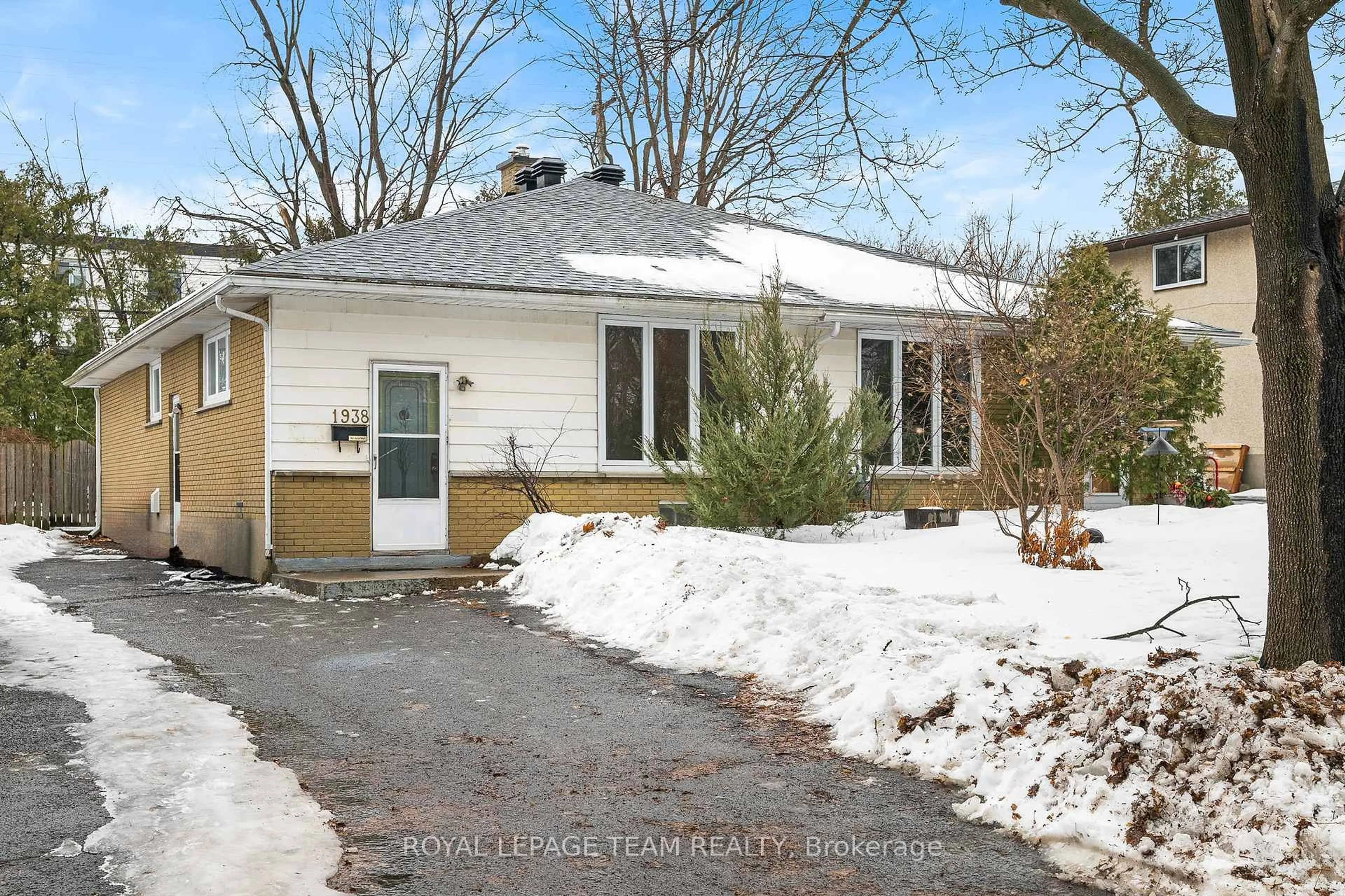 Unknown for 1938 Bromley Rd, Ottawa Ontario K2A 1C2