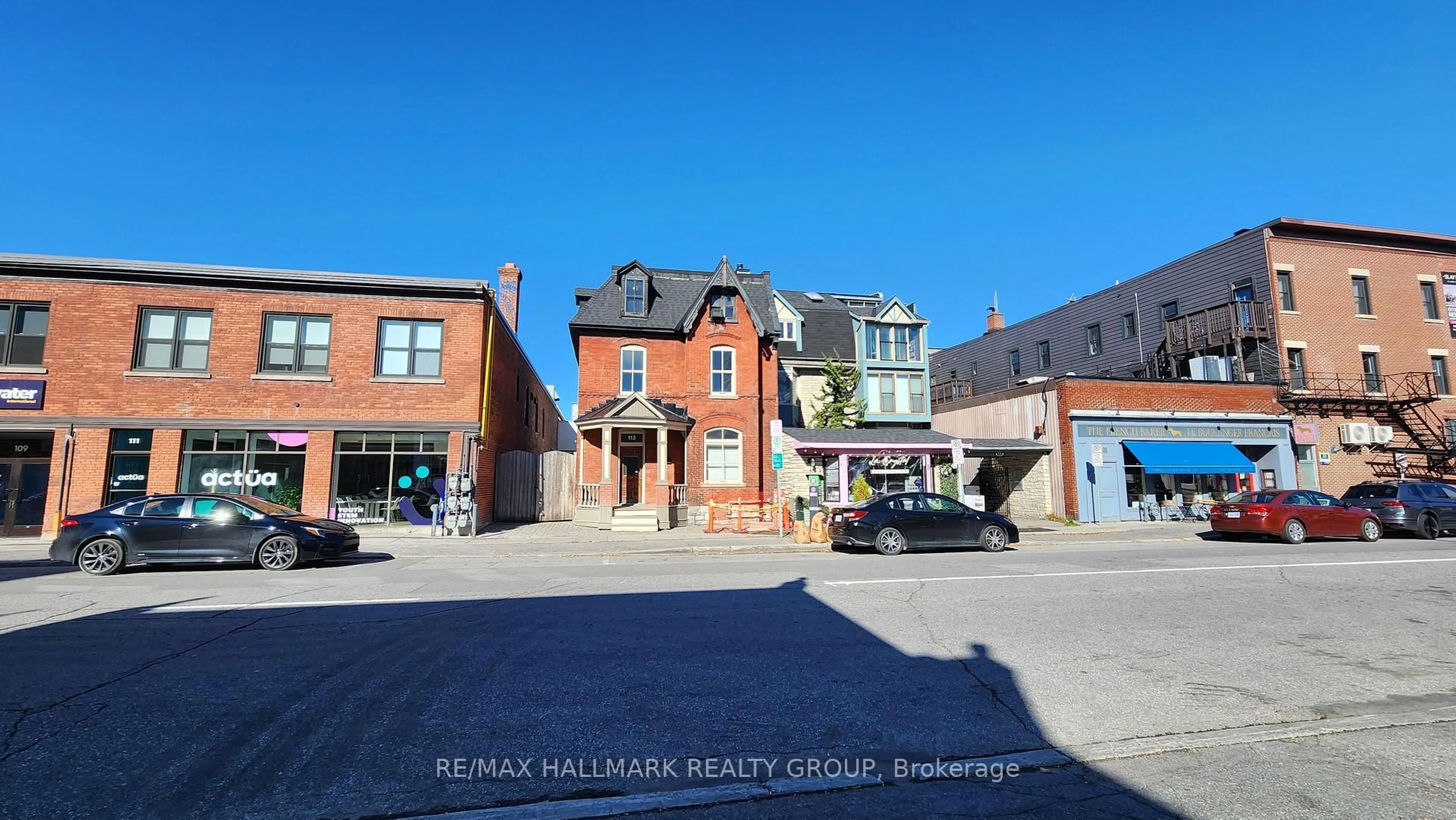 A pic from outside/outdoor area/front of a property/back of a property/a pic from drone, street for 113 Murray St, Ottawa Ontario K1N 5M5
