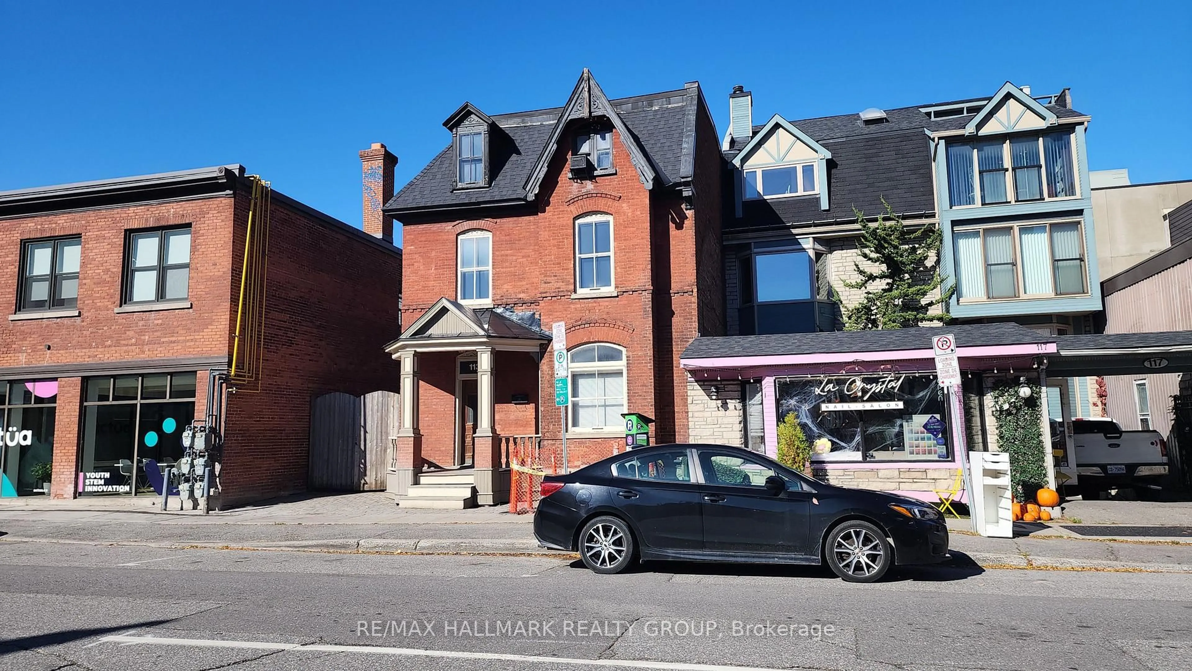 A pic from outside/outdoor area/front of a property/back of a property/a pic from drone, street for 113 Murray St, Ottawa Ontario K1N 5M5