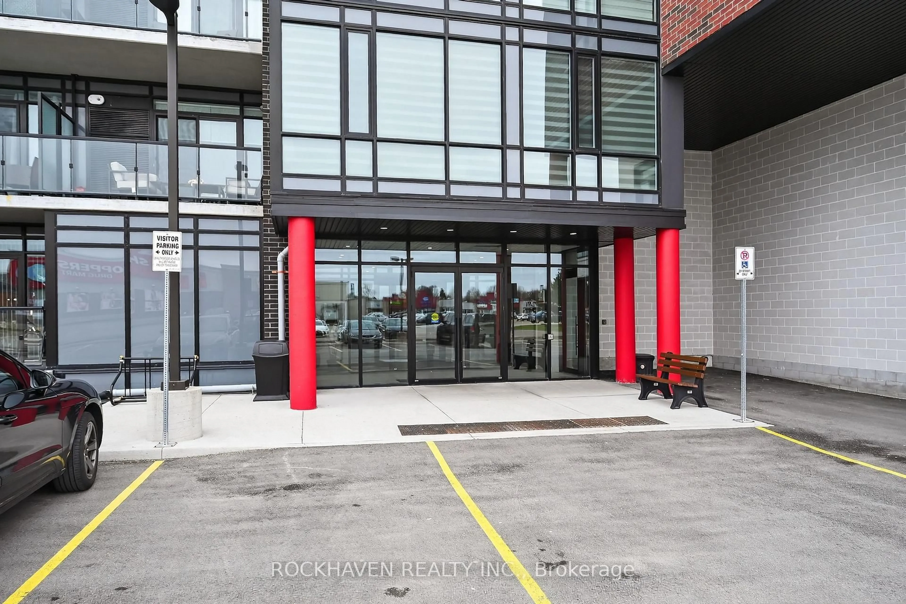 Indoor foyer for 5 Hamilton St #209, Hamilton Ontario L8B 2A4