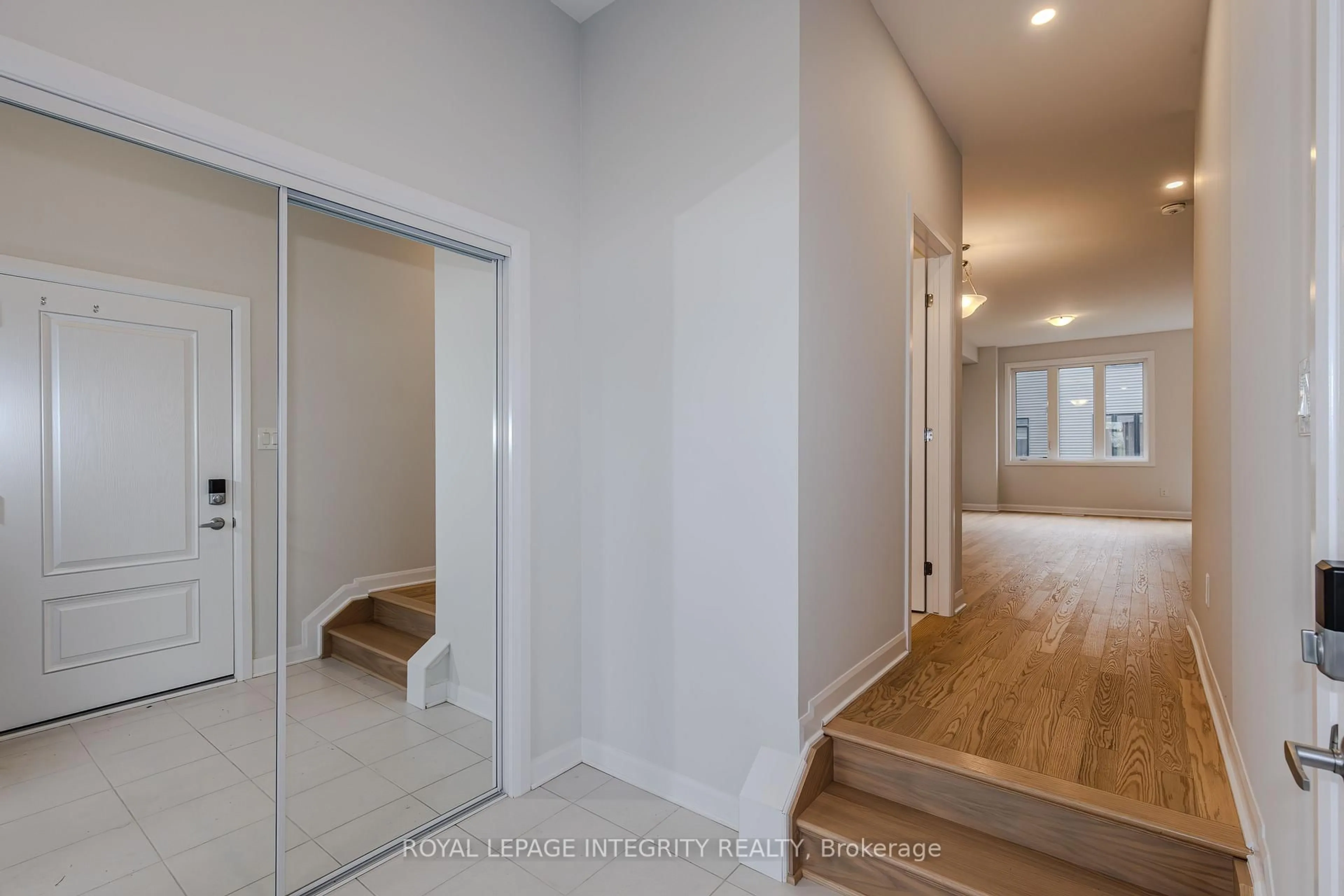Indoor entryway for 66 OSLER St, Kanata Ontario K2W 0M1