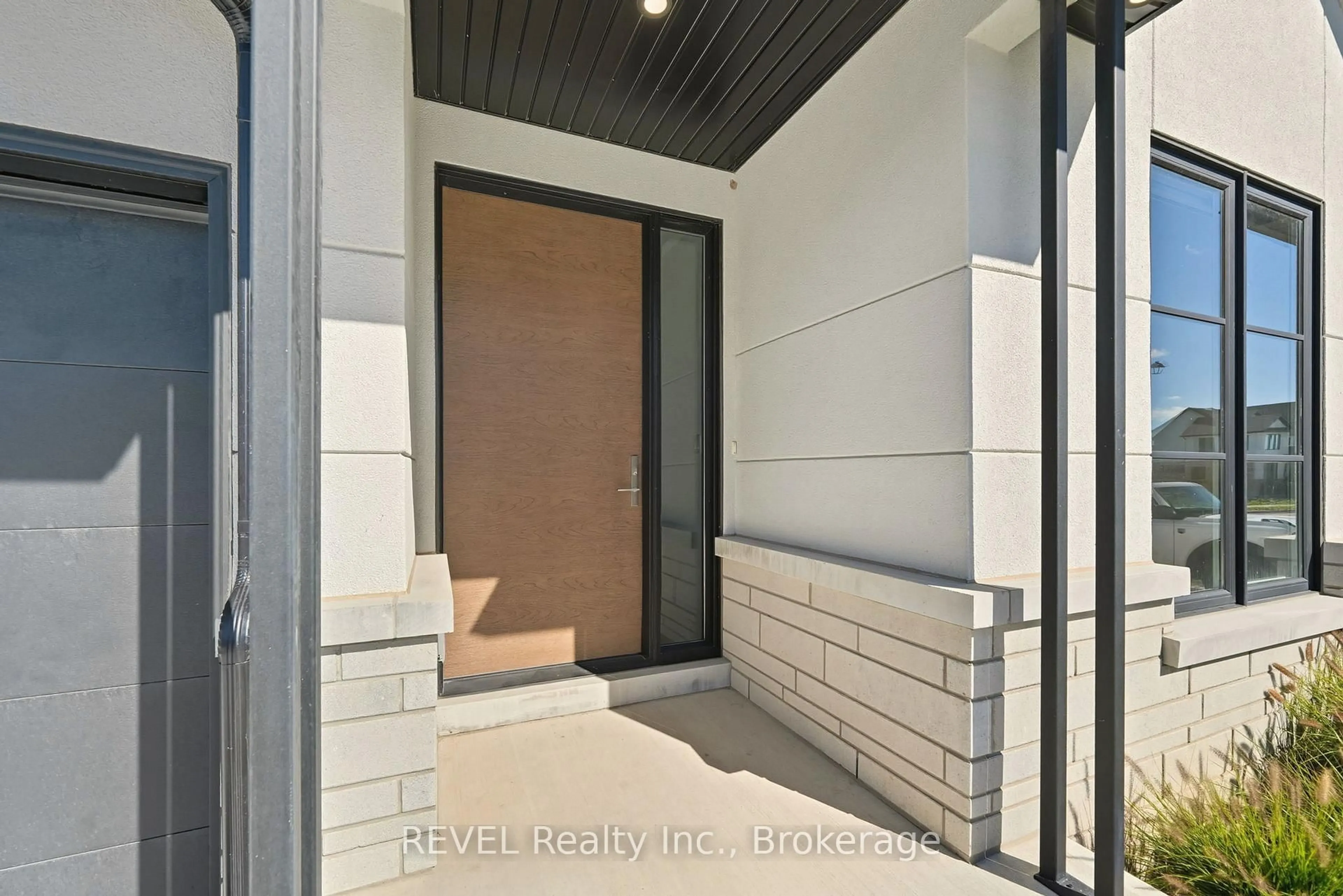 Indoor entryway for 40 IVY Cres, Thorold Ontario L2V 0J9