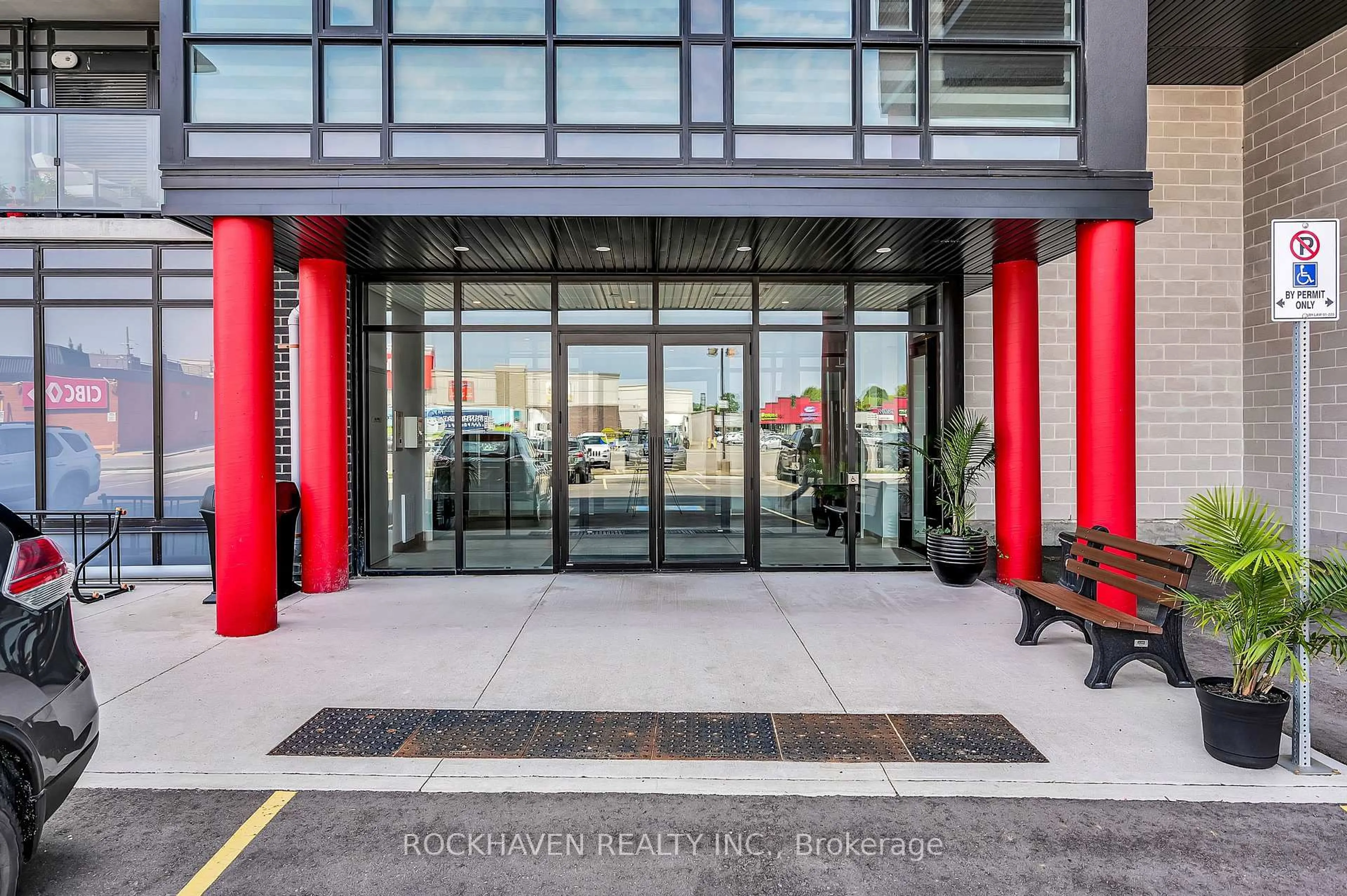 Indoor foyer for 5 Hamilton St #513, Hamilton Ontario L8B 2A4