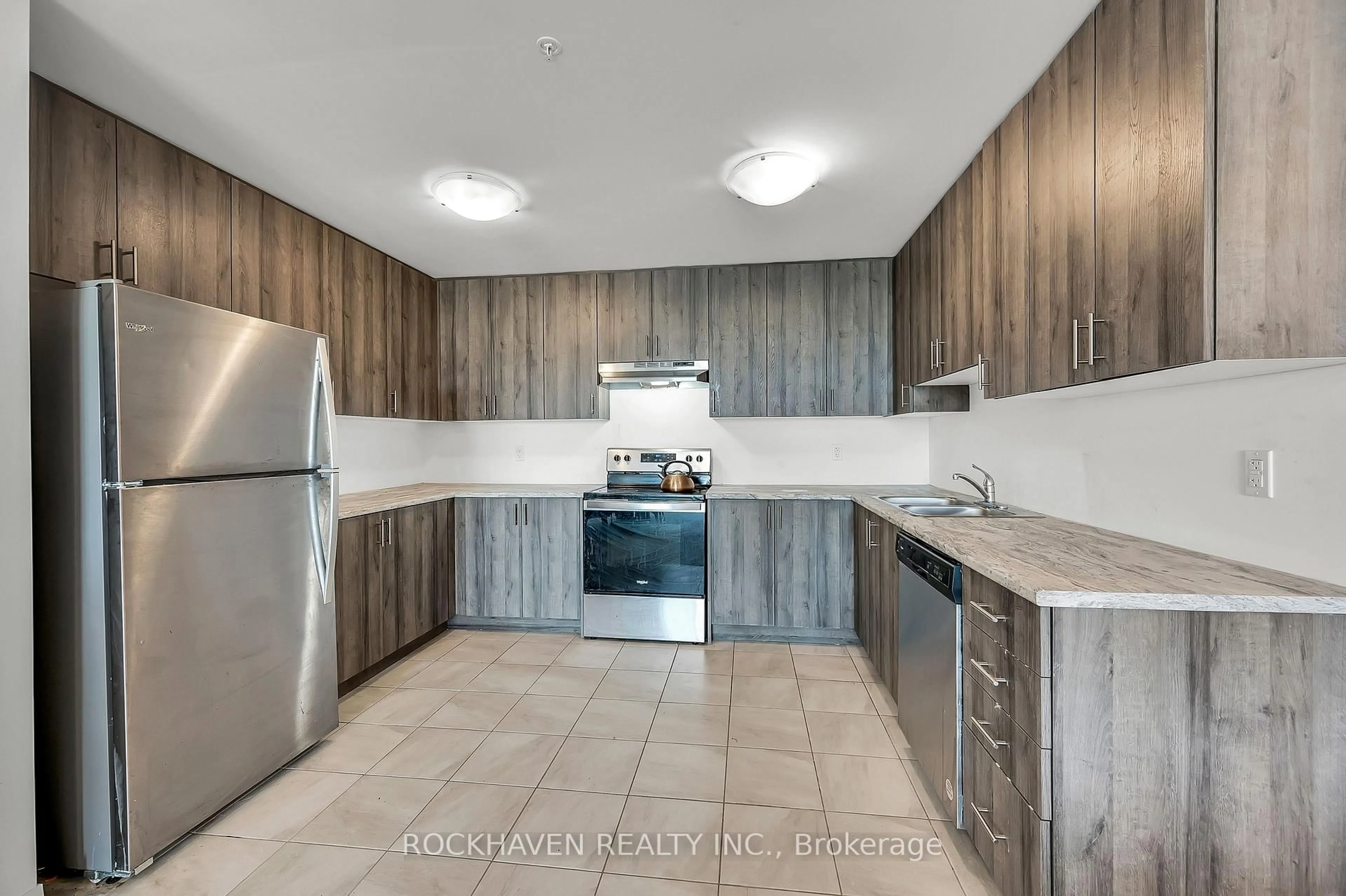 Standard kitchen, unknown for 5 Hamilton St #513, Hamilton Ontario L8B 2A4