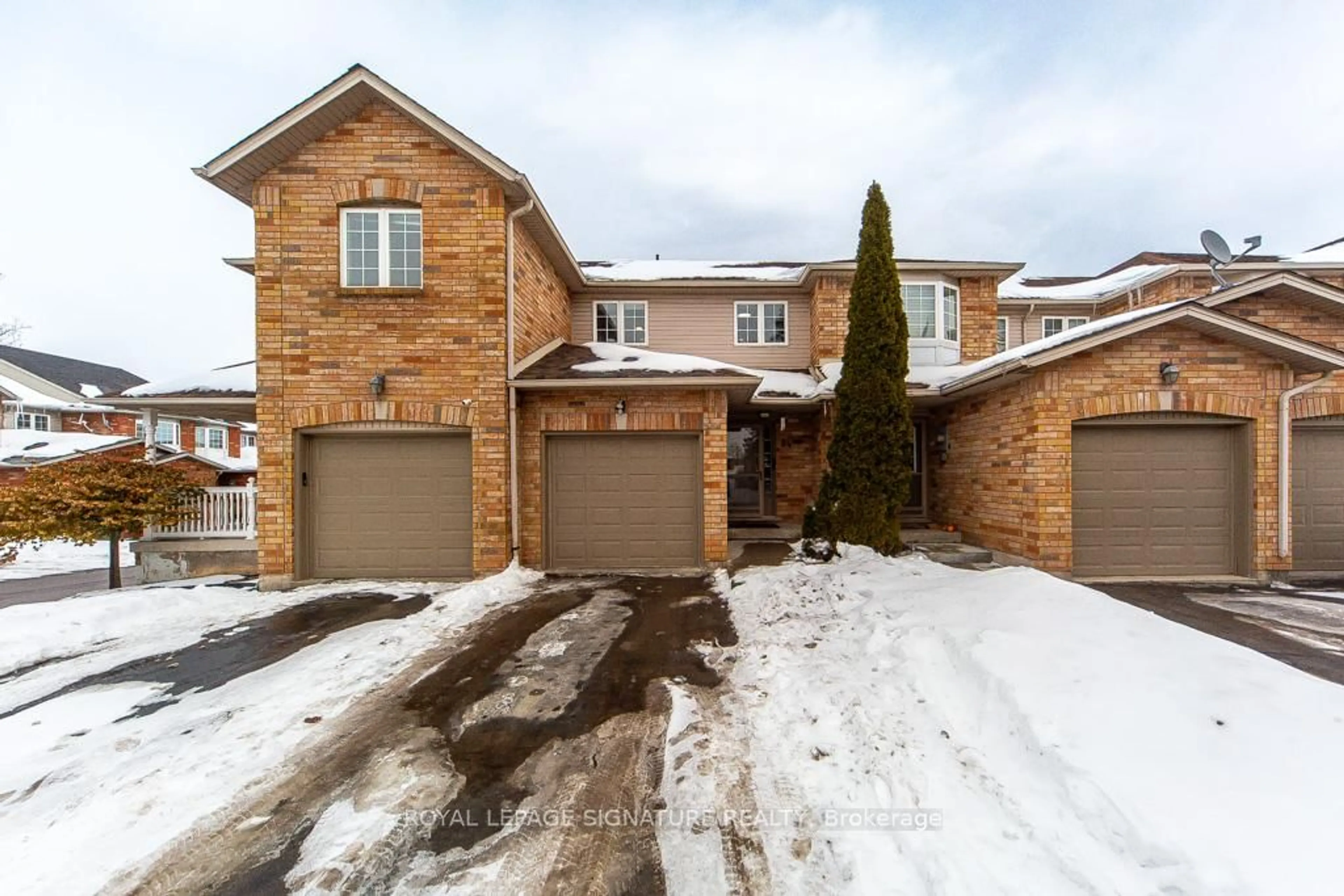 Home with brick exterior material, street for 346 Highland Rd #34, Hamilton Ontario L8J 3T3