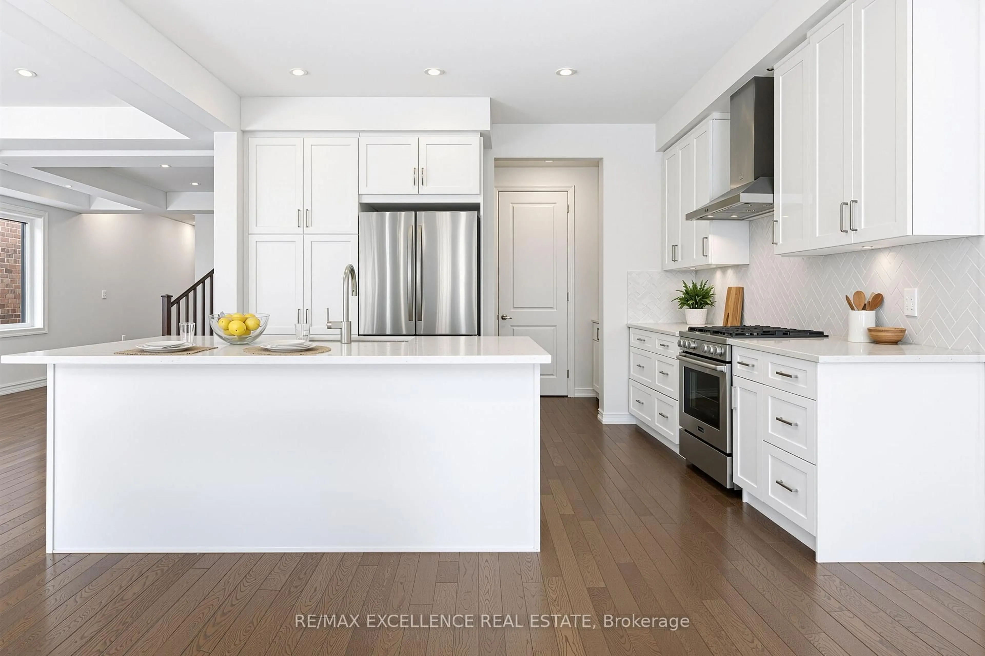 Contemporary kitchen, unknown for 35 GUERNSEY Dr, Kitchener Ontario N2R 0T7