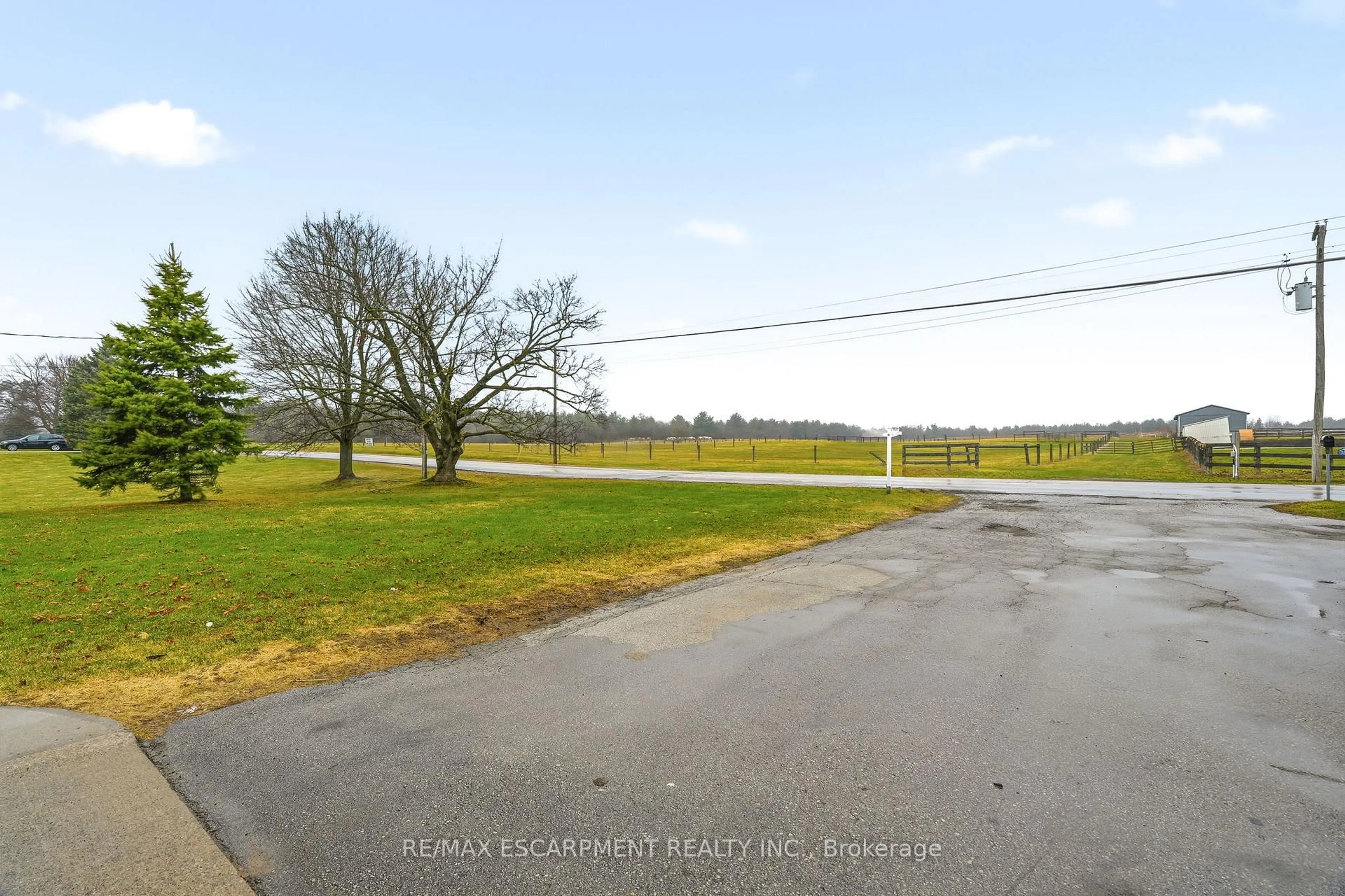 A pic from outside/outdoor area/front of a property/back of a property/a pic from drone, water/lake/river/ocean view for 1767 Centre Rd, Hamilton Ontario L8N 2Z7