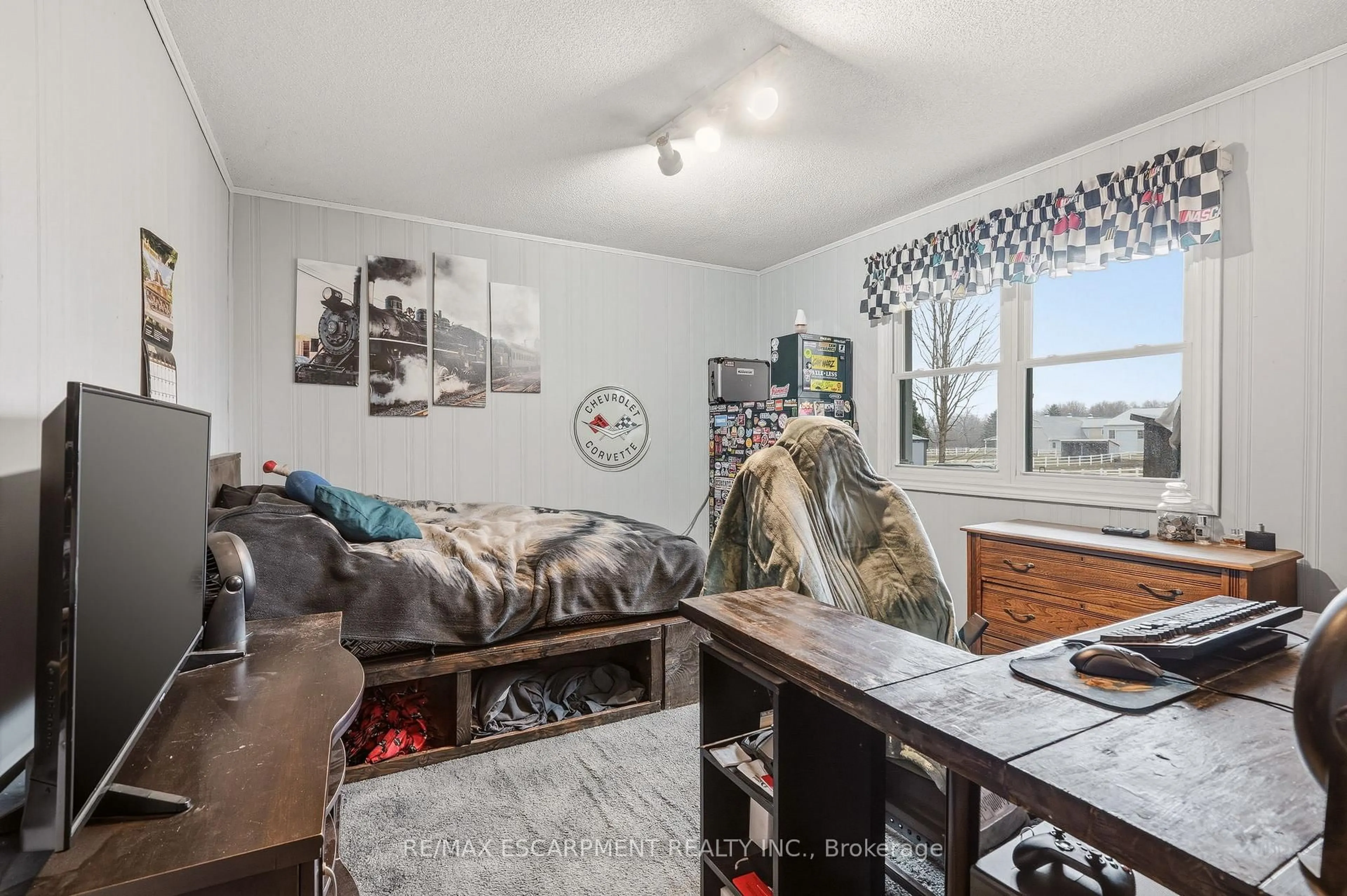 A pic of a room for 1767 Centre Rd, Hamilton Ontario L8N 2Z7