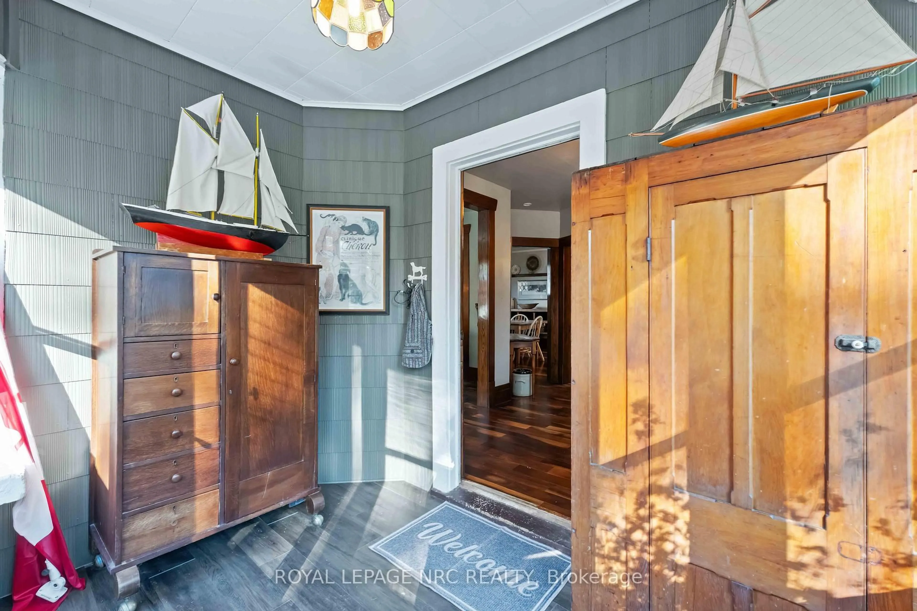 Indoor entryway for 3638 Cutler St, Fort Erie Ontario L0S 1N0